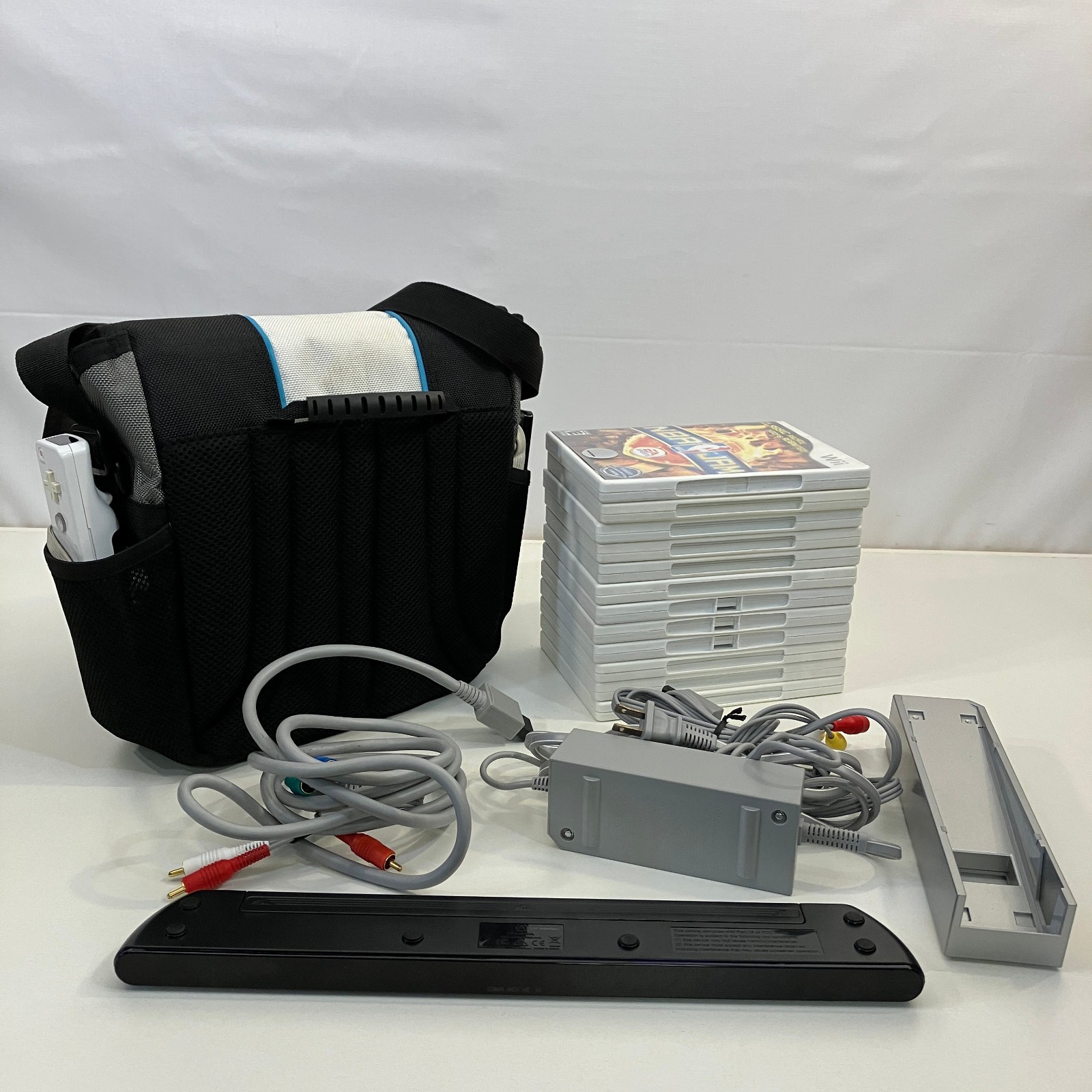 Nintendo Wii Console Bundle with 12 Games & 3 Wii Mote Controllers & Nunchucks