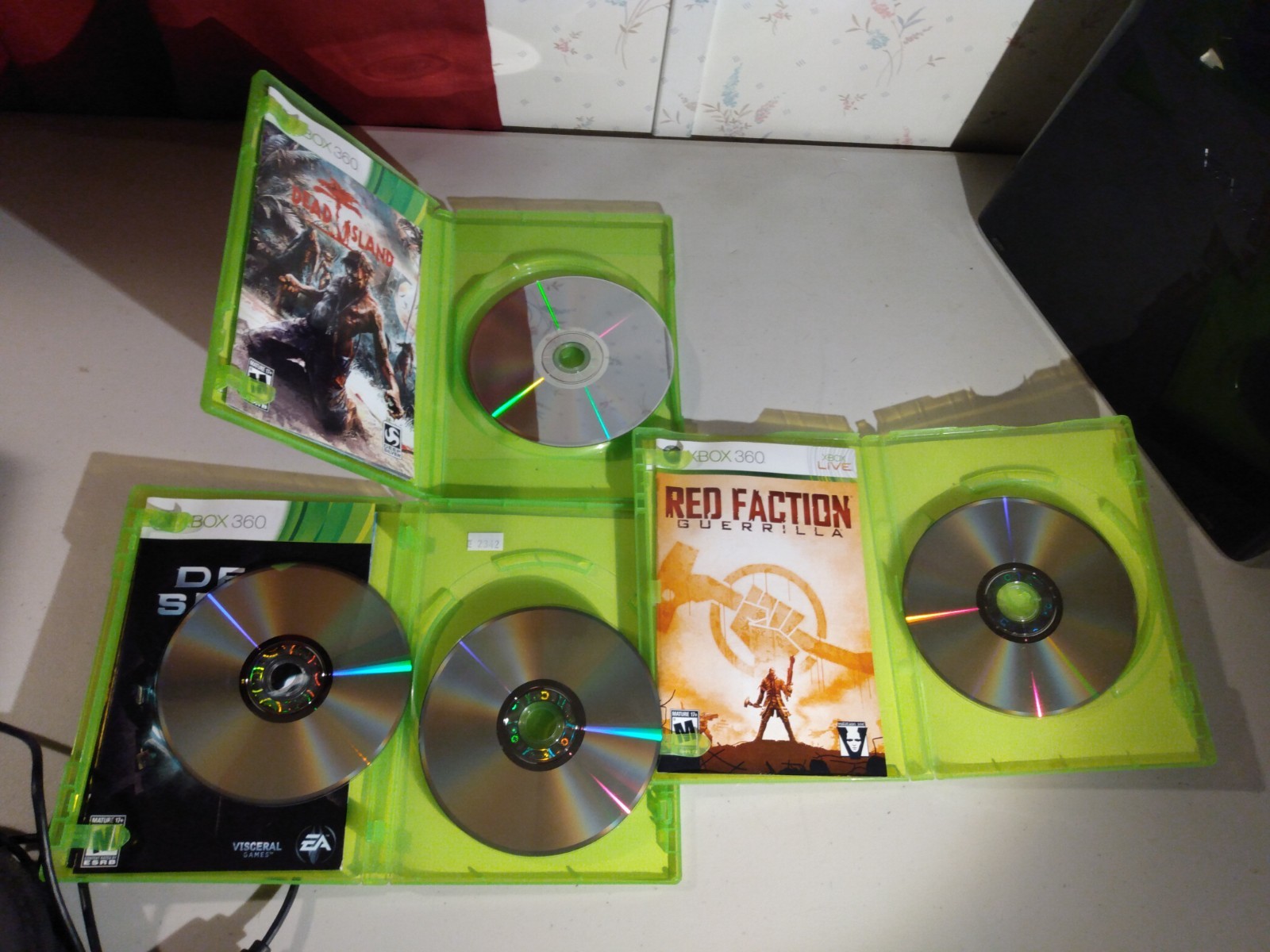 XBOX 360 including 2 controllers & group of games out of box READ DESCRIPTION