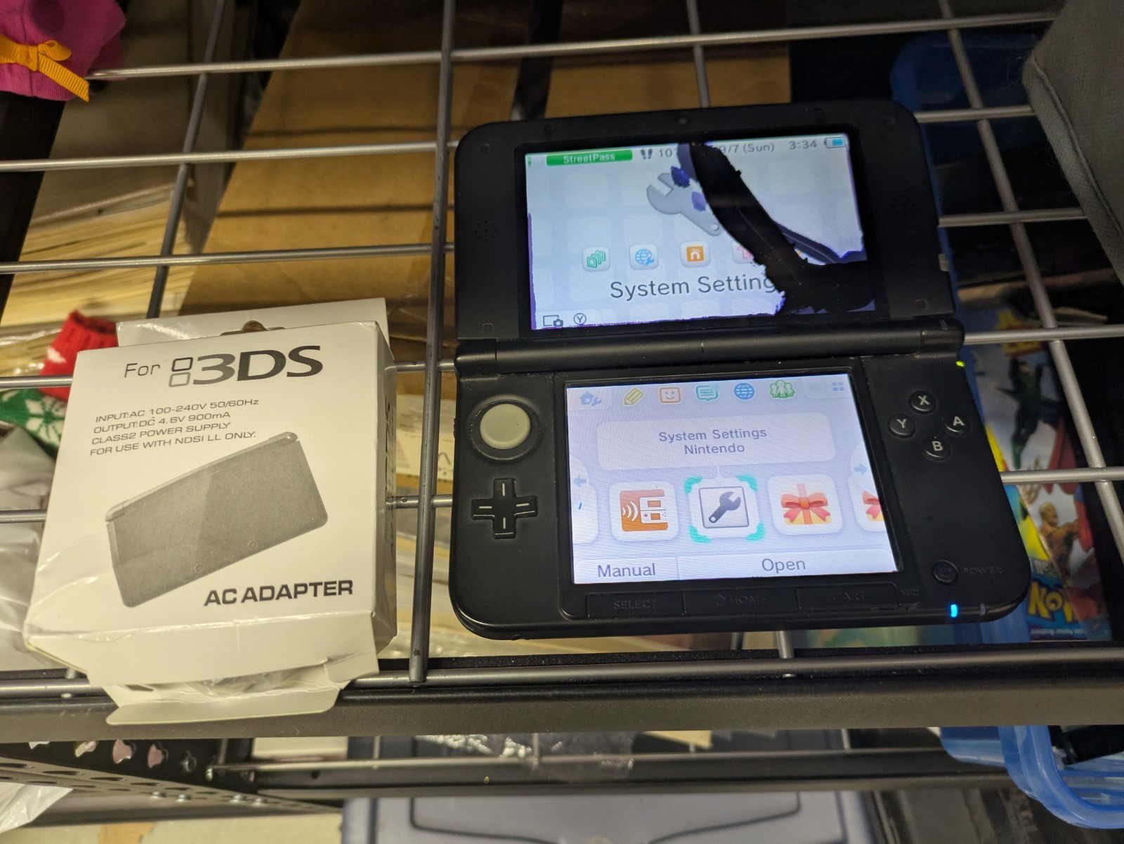 Defective – Nintendo 3DS XL Handheld System – Red/Black Cracked Screen Charger