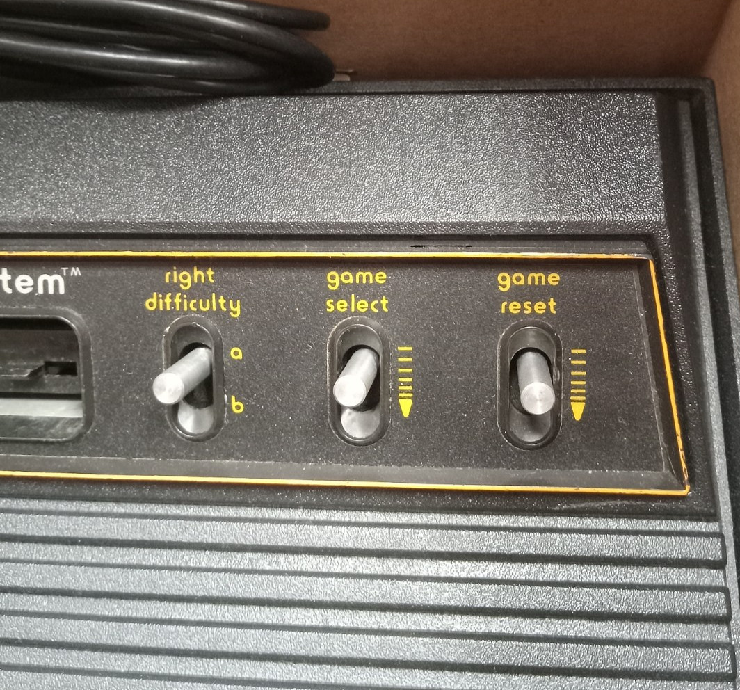 Atari 2600 Wood Grain “Light Sixer” Console Bundle w/ 10 Games! – Tested, FF #1