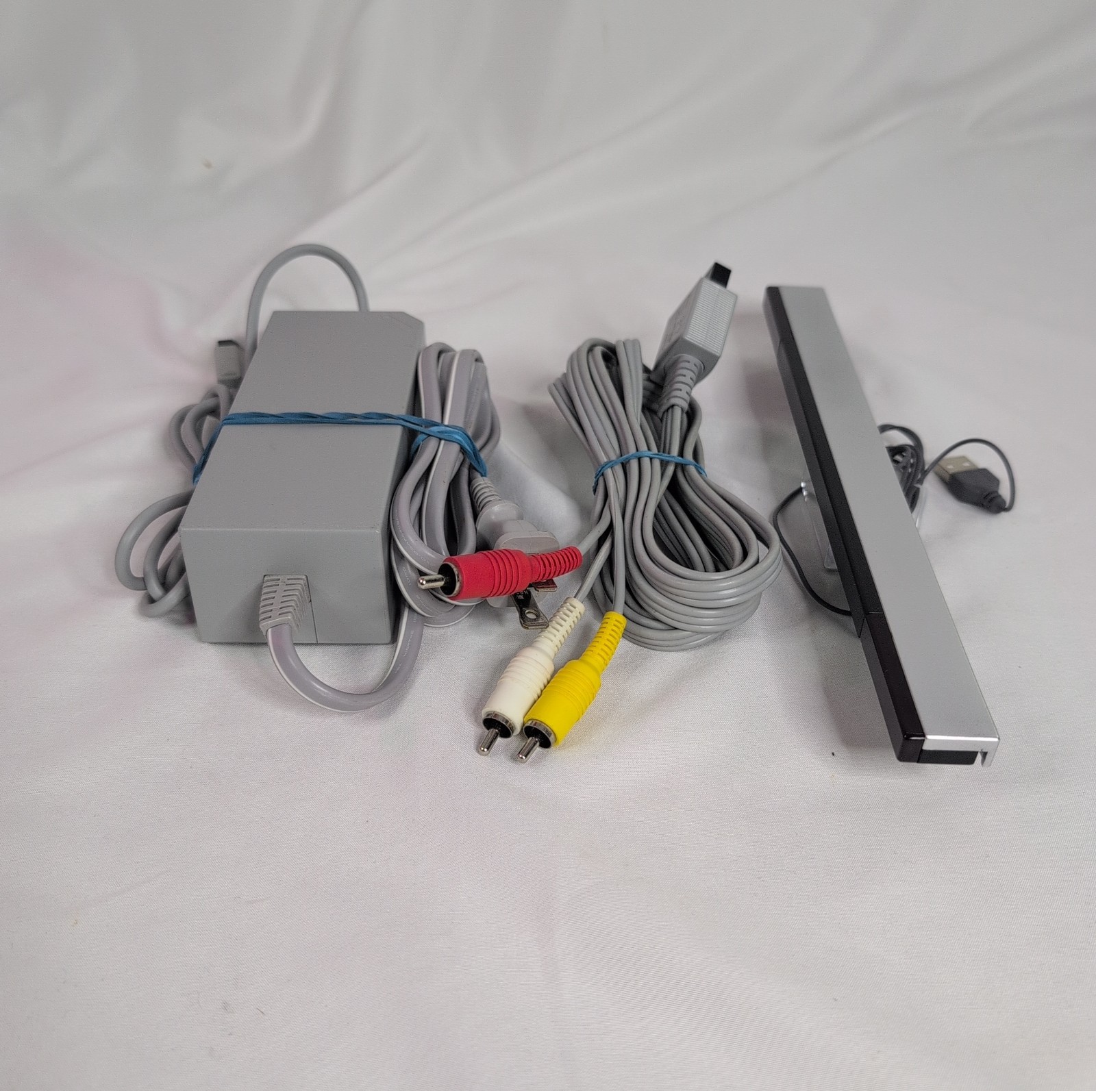 Boxed Nintendo Wii Console Bundle – 6 Games, Controller & Cords + Accessories