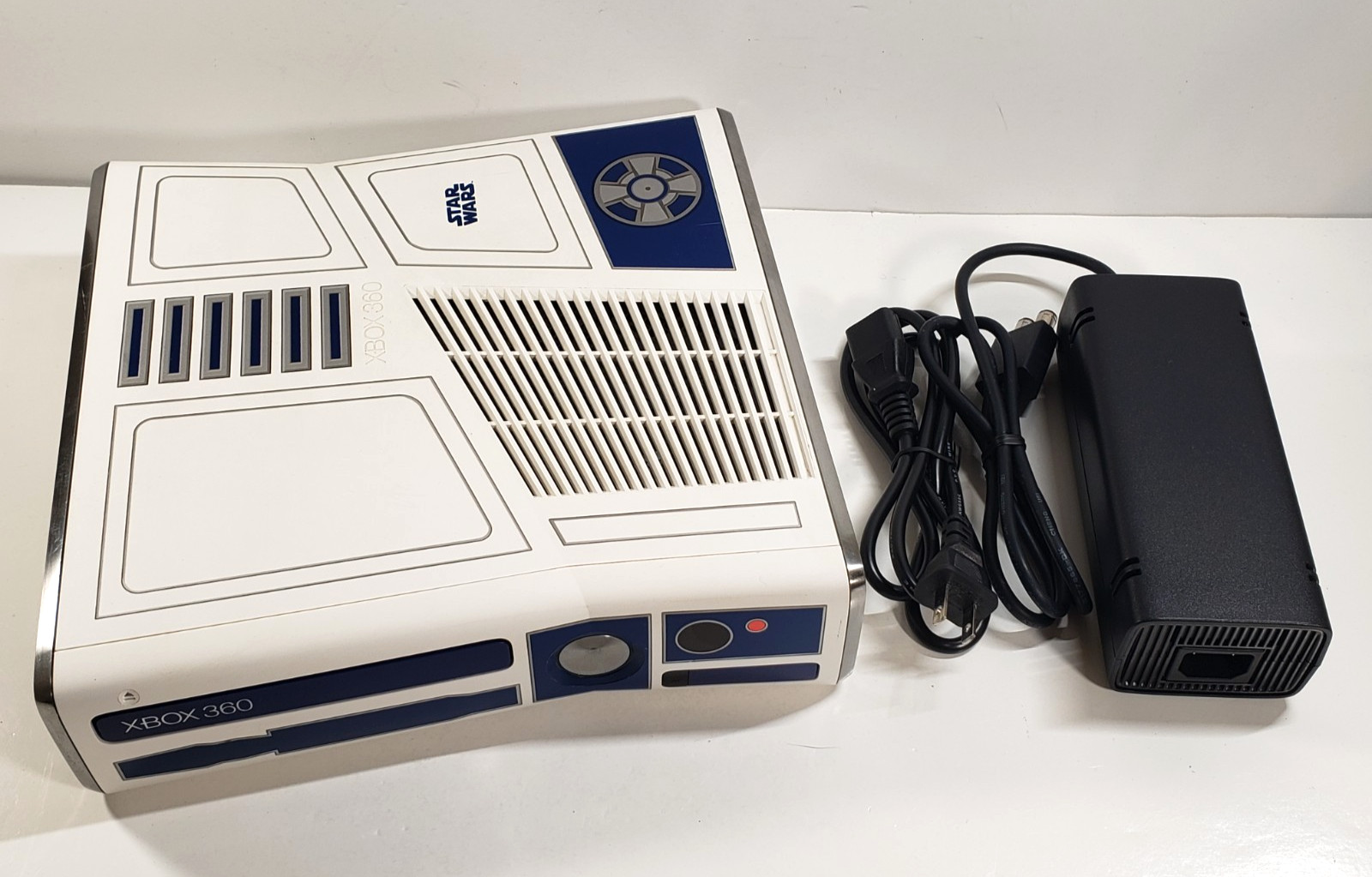 Microsoft Xbox 360 [1439] 320GB Star Wars Edition R2D2 Console with Power Cord