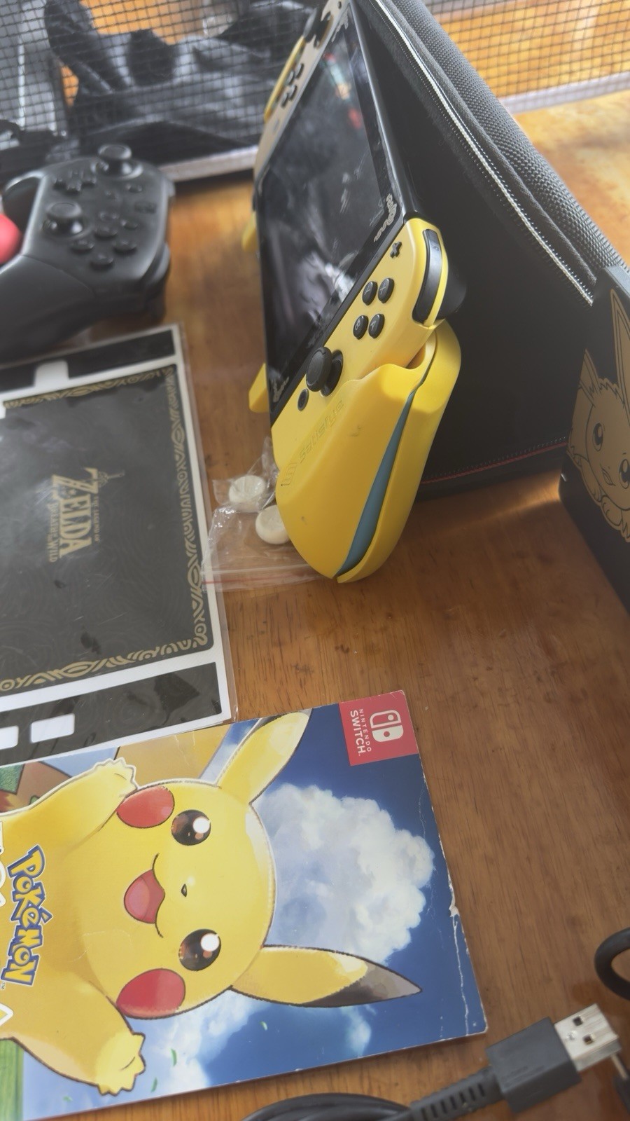 Charity Nintendo Switch PIKACHU & EEVEE + Poké Ball Plus