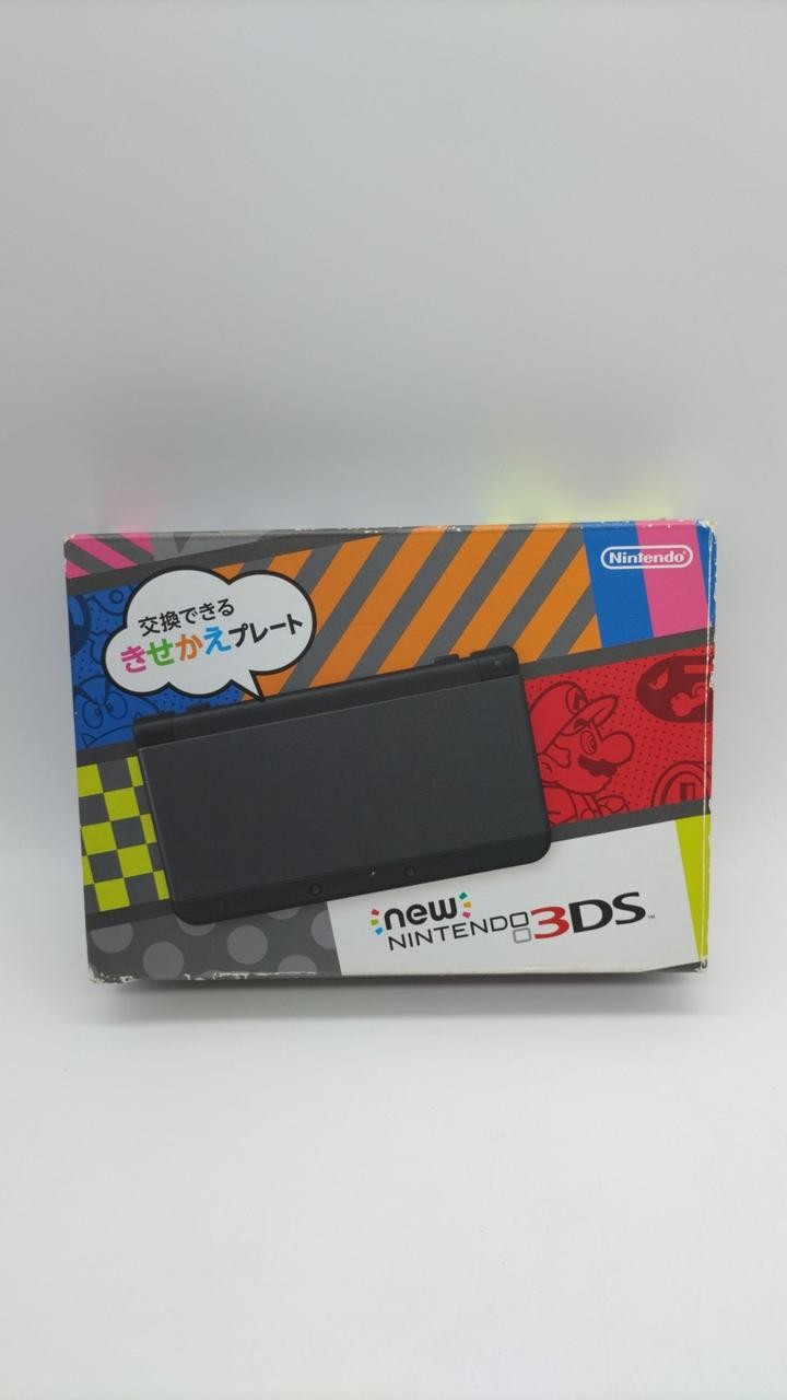 Nintendo New 3DS with Swapable Cover Plates, scratches & yellowing on top screen