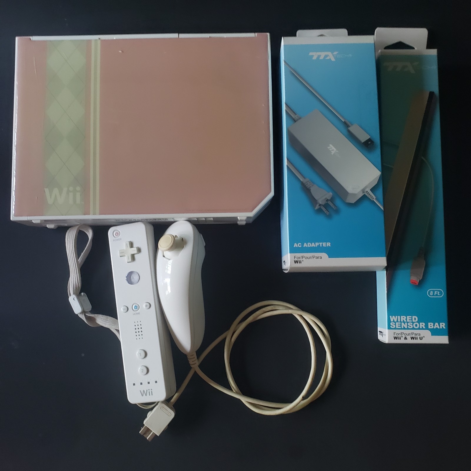 Nintendo Wii White RVL-001 with Controllers Cables & Designer Skin Tested Works