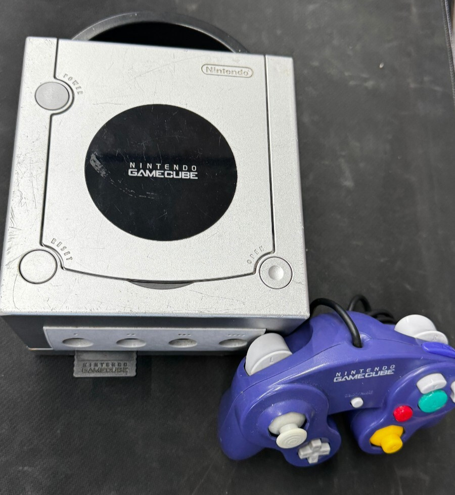 Nintendo Game Cube Platinum Console + 1 Controller – Silver | Used