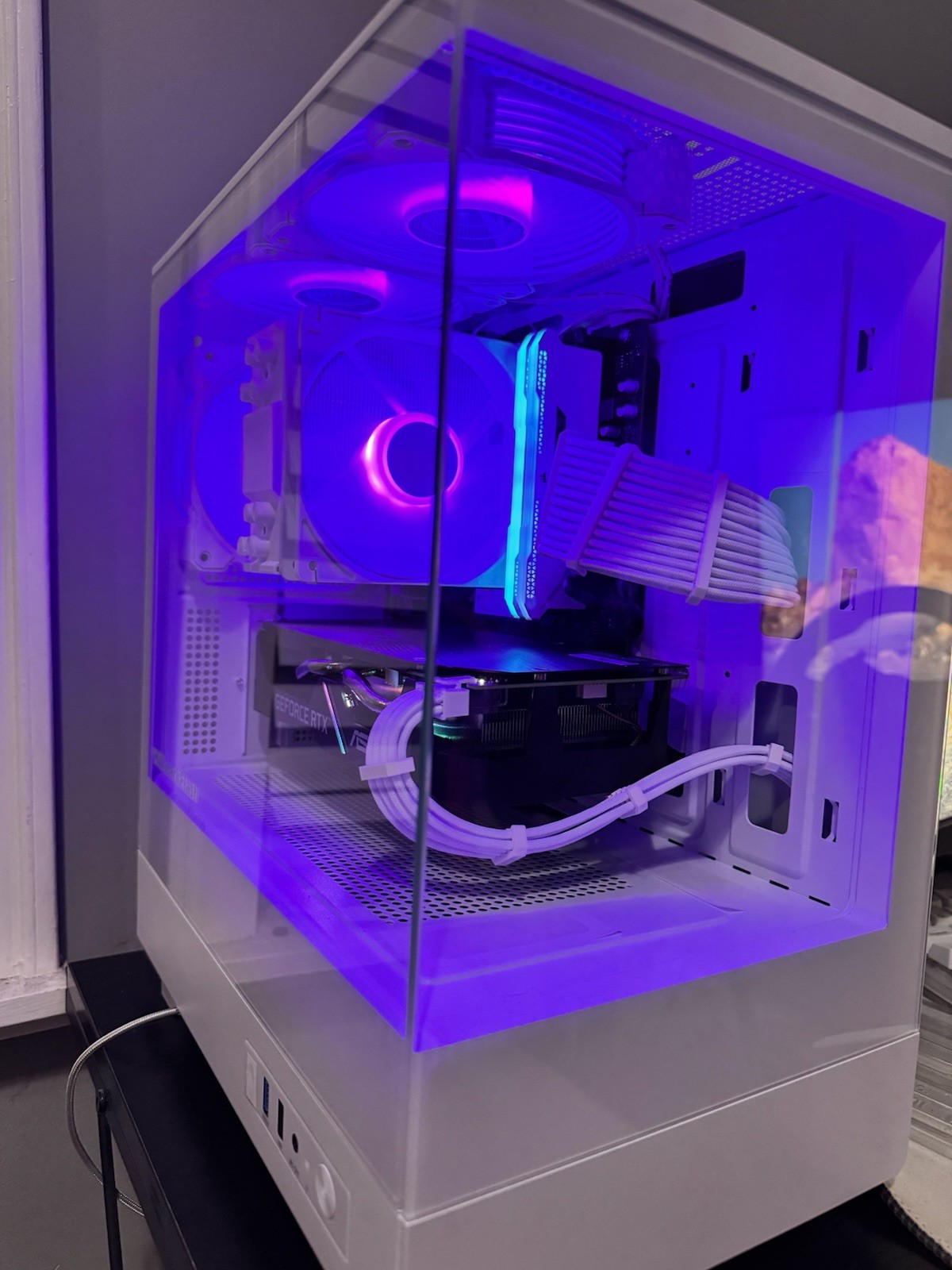 White RGB Gaming PC – RTX 2060, Ryzen 5, 32GB Ram, 512gb Gen4 NVMe