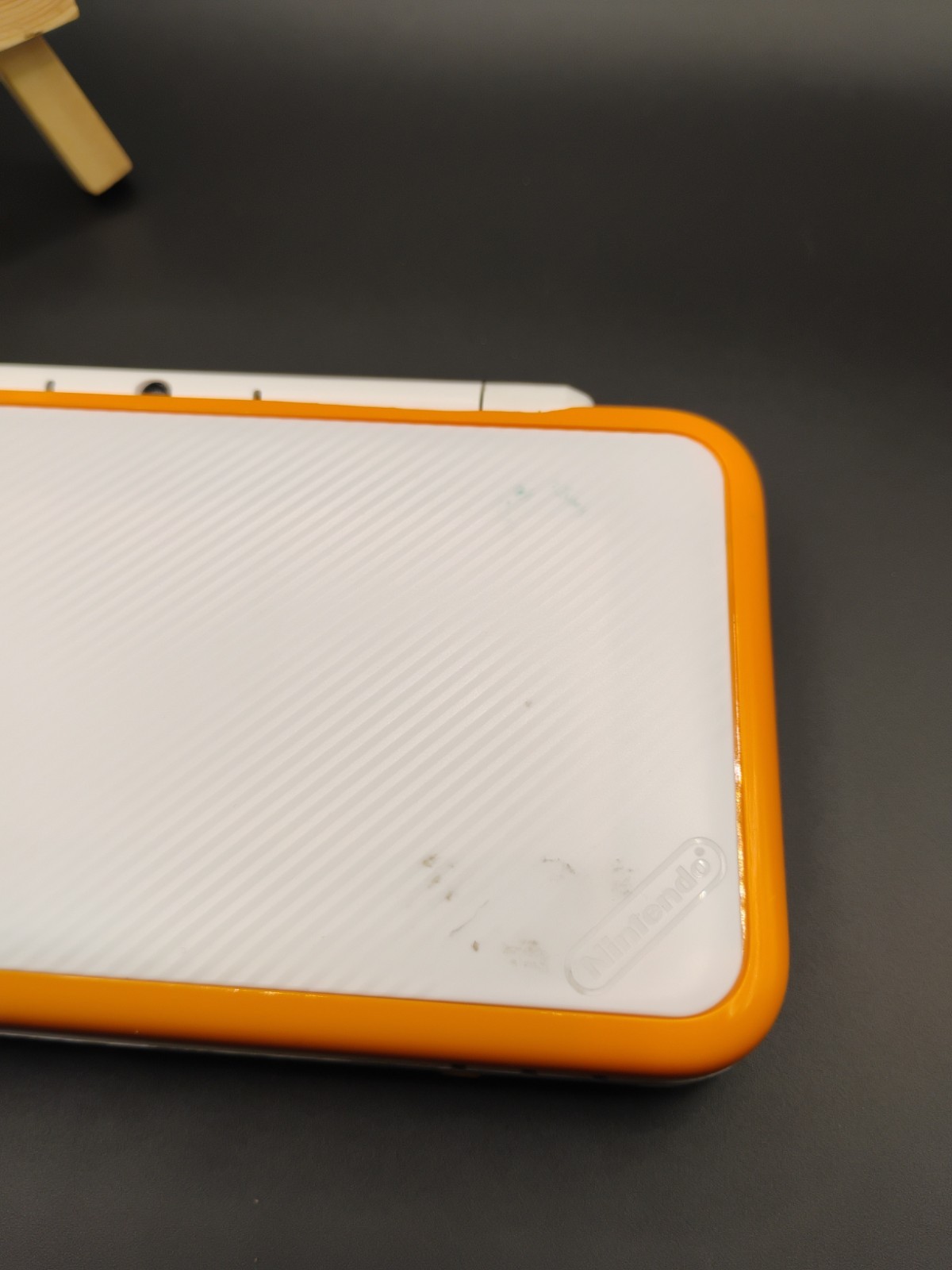 Nintendo 2DS XL White/Orange Console USED RIGHT BUMPER NOT WORKING READ DISCRIPT