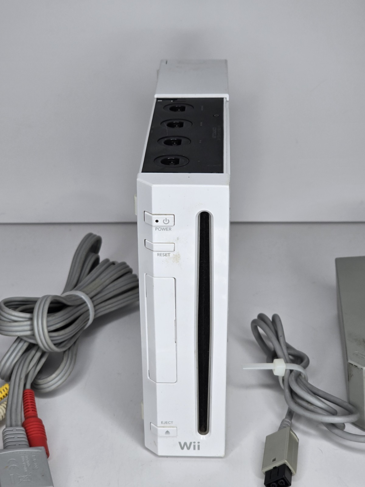 Nintendo Wii / Mario Kart (GameCube Compatible) RVL-001 Motion, Nunchuk & Cables