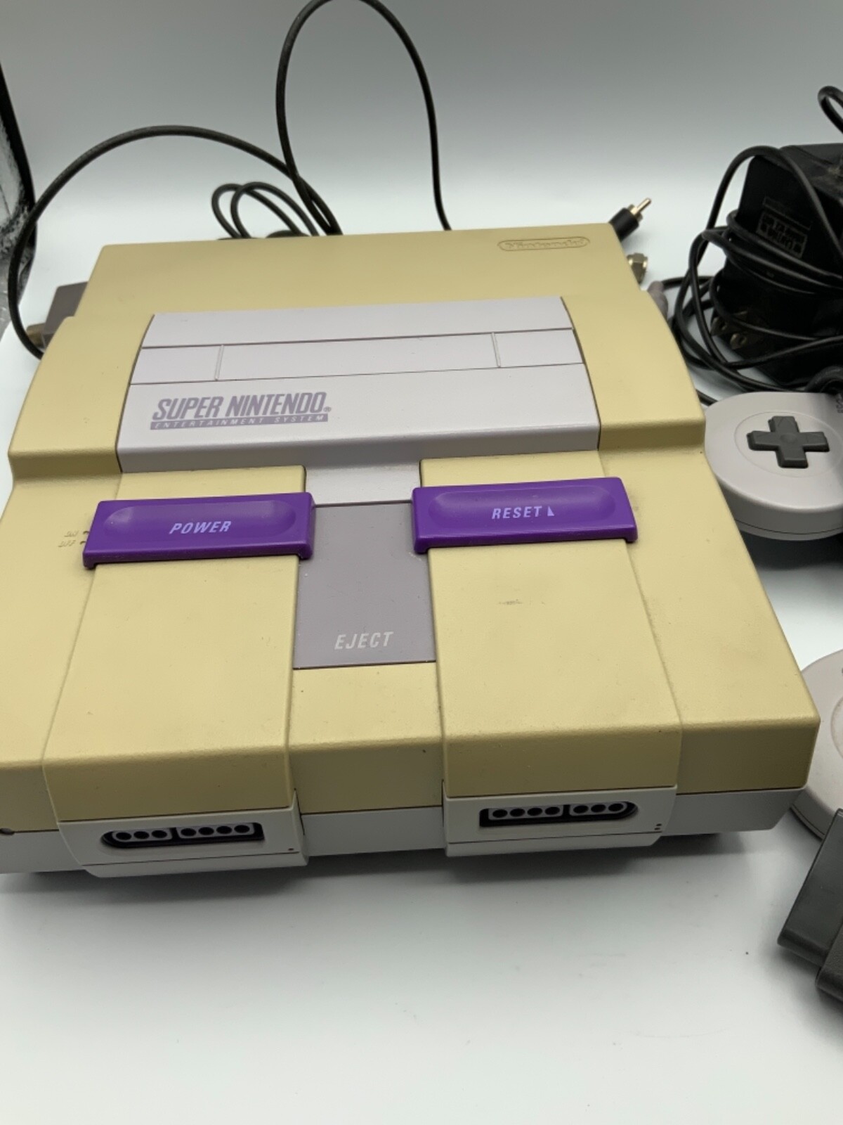 Super Nintendo Entertainment System: Console 2 Controllers OEM With Cables