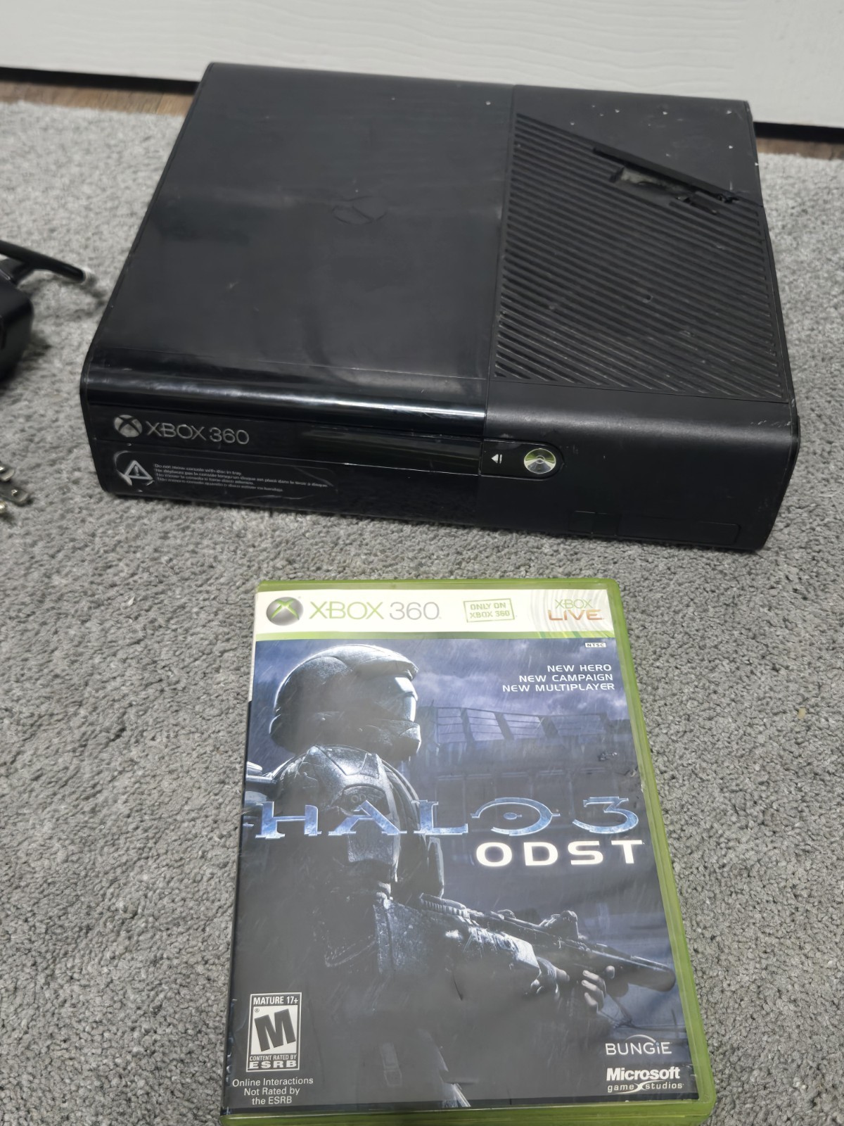 Xbox 360 E WORKS GREAT READ!!!
