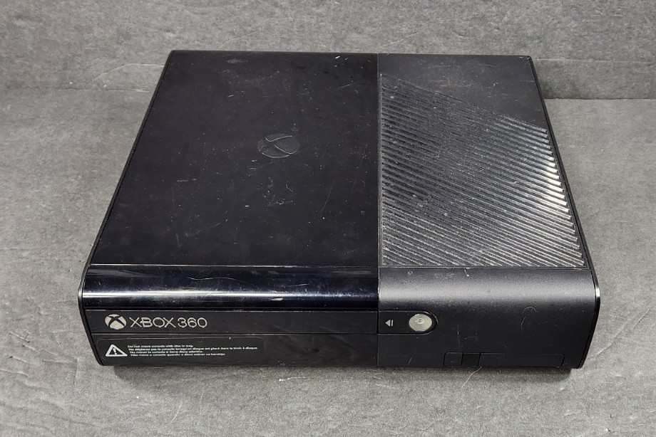 Microsoft Xbox 360 E (Model 1538) Game Console Only – Black For Parts SOLID RED