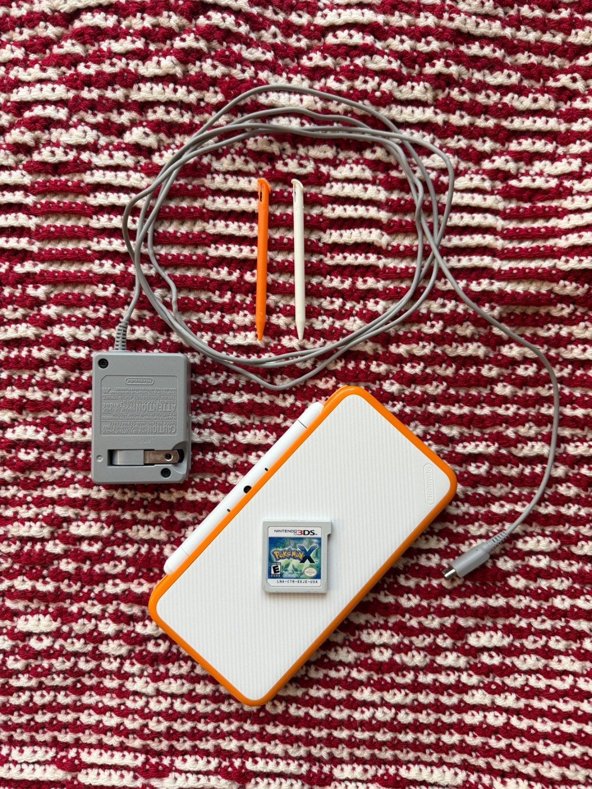 2DS XL White/Orange w/ Pokemon X bundle, good condition, FAST SHIPPING NTSC-U/C