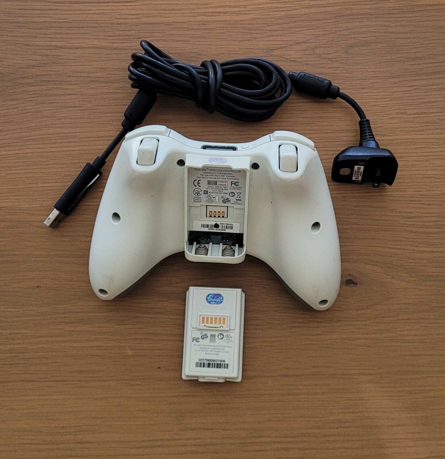 Pre-Owned Microsoft Xbox 360 Bundle 60GB White Console Adapter 2 Controllers