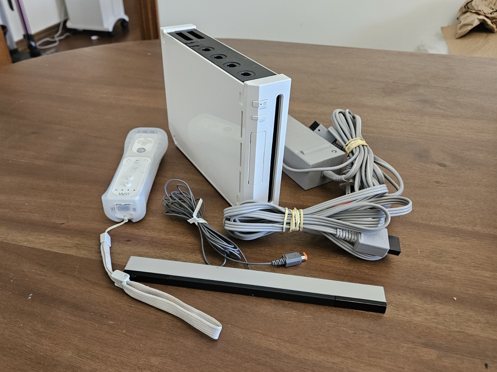 Nintendo Wii White Console W/ Cords Cables And Wii Remote *Woking Pls Read