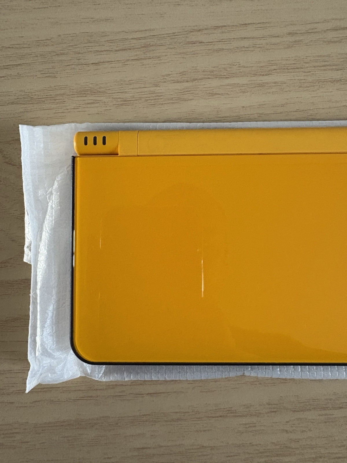 Nintendo DSi LL Yellow Console With charger BOX USED