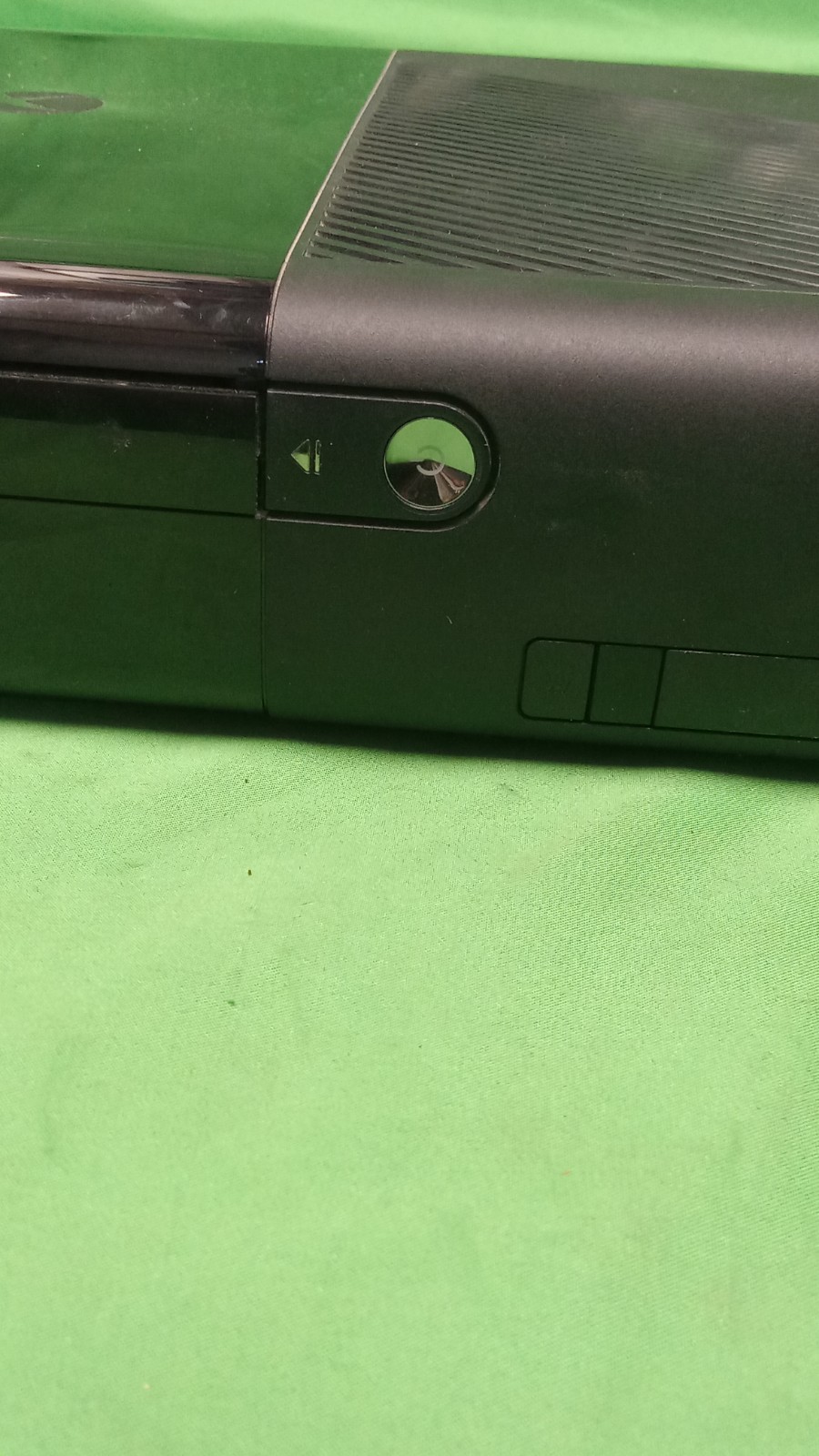 Xbox 360 E Model 1538 Console + HDD & Controller | Powers On | Read Description