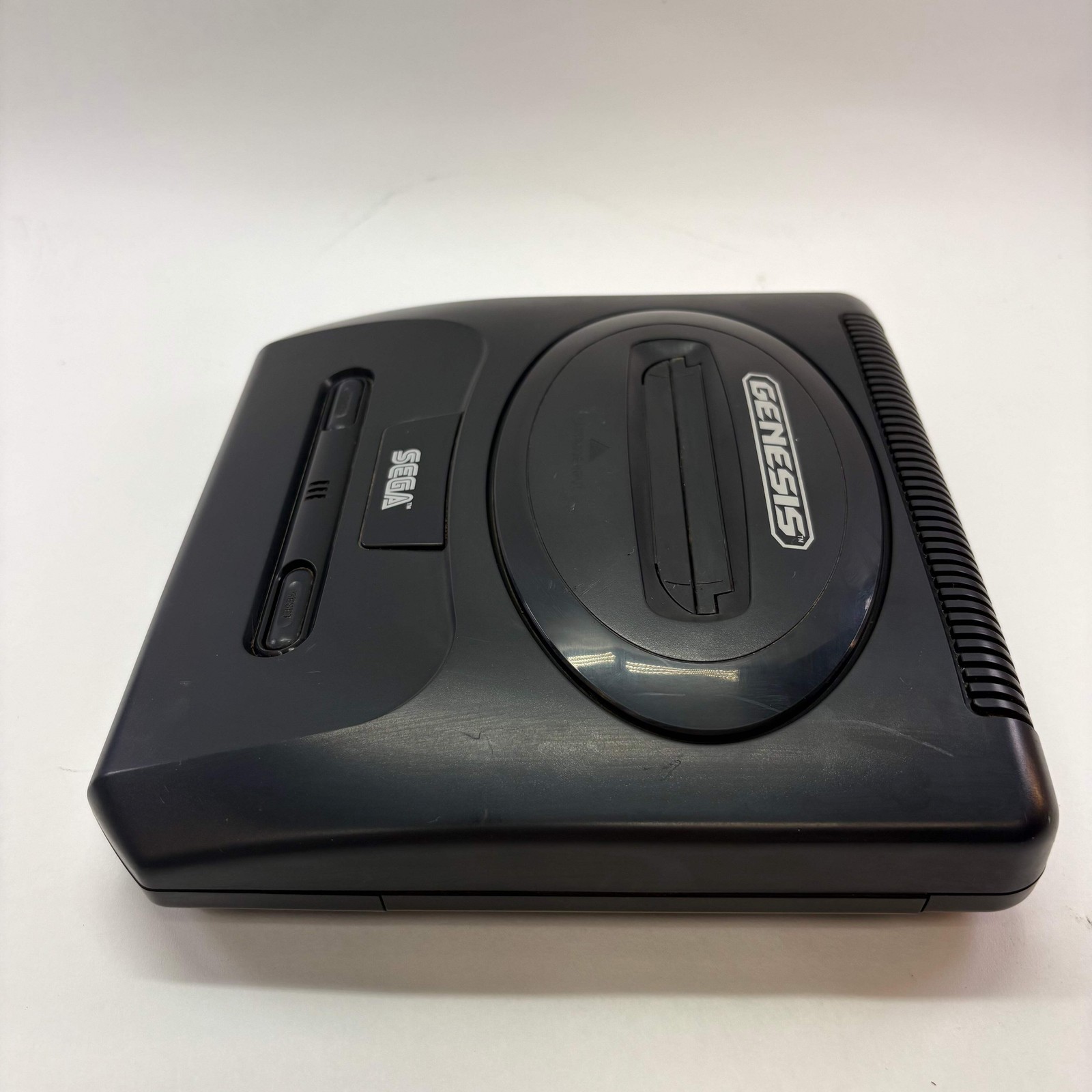 Broken Sega Genesis Console Gaming System Only MK-1631 Bad AV Output