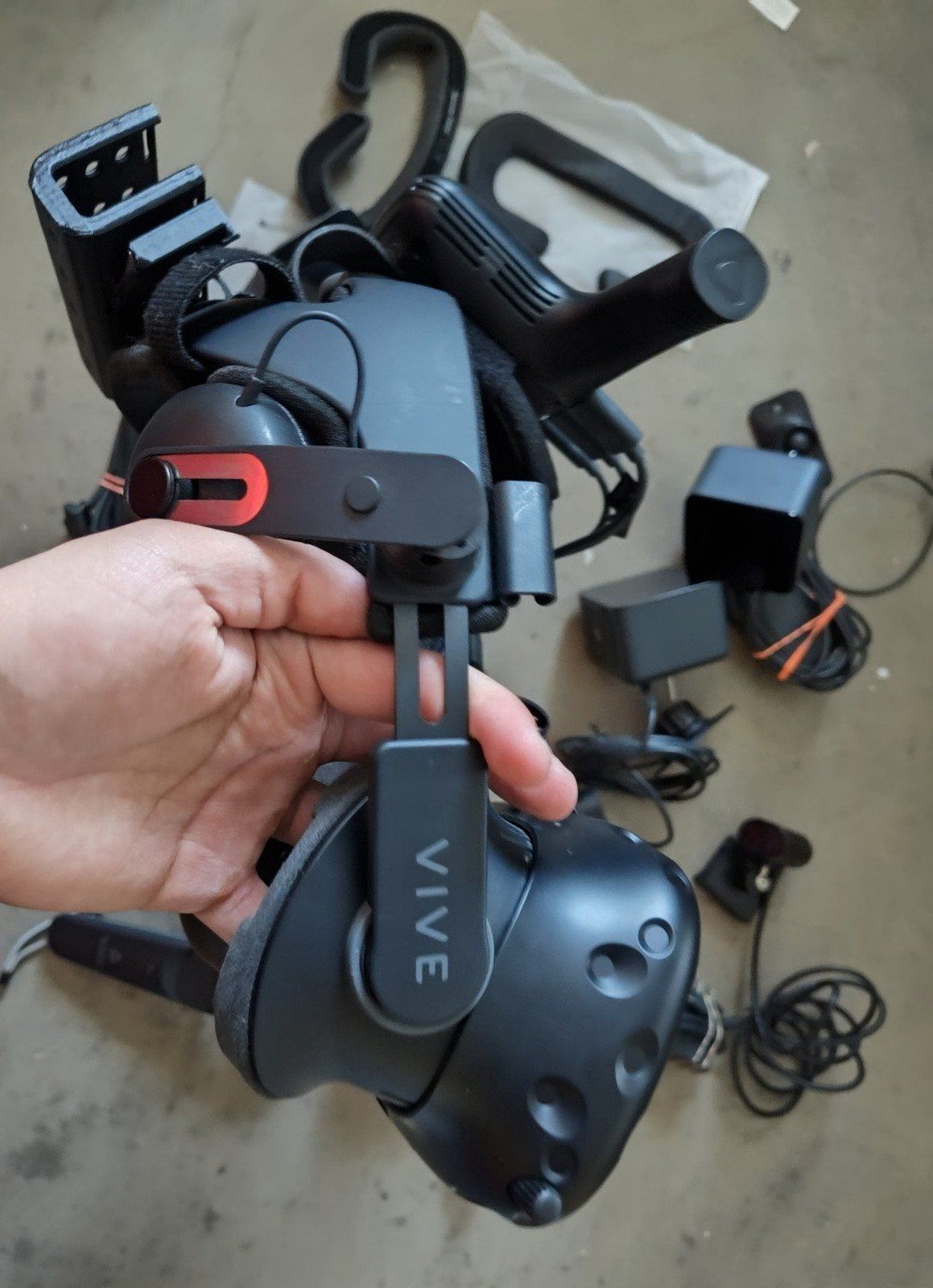 HTC Vive VR Headset Complete Set Full Kit System Virtual Reality Excellent