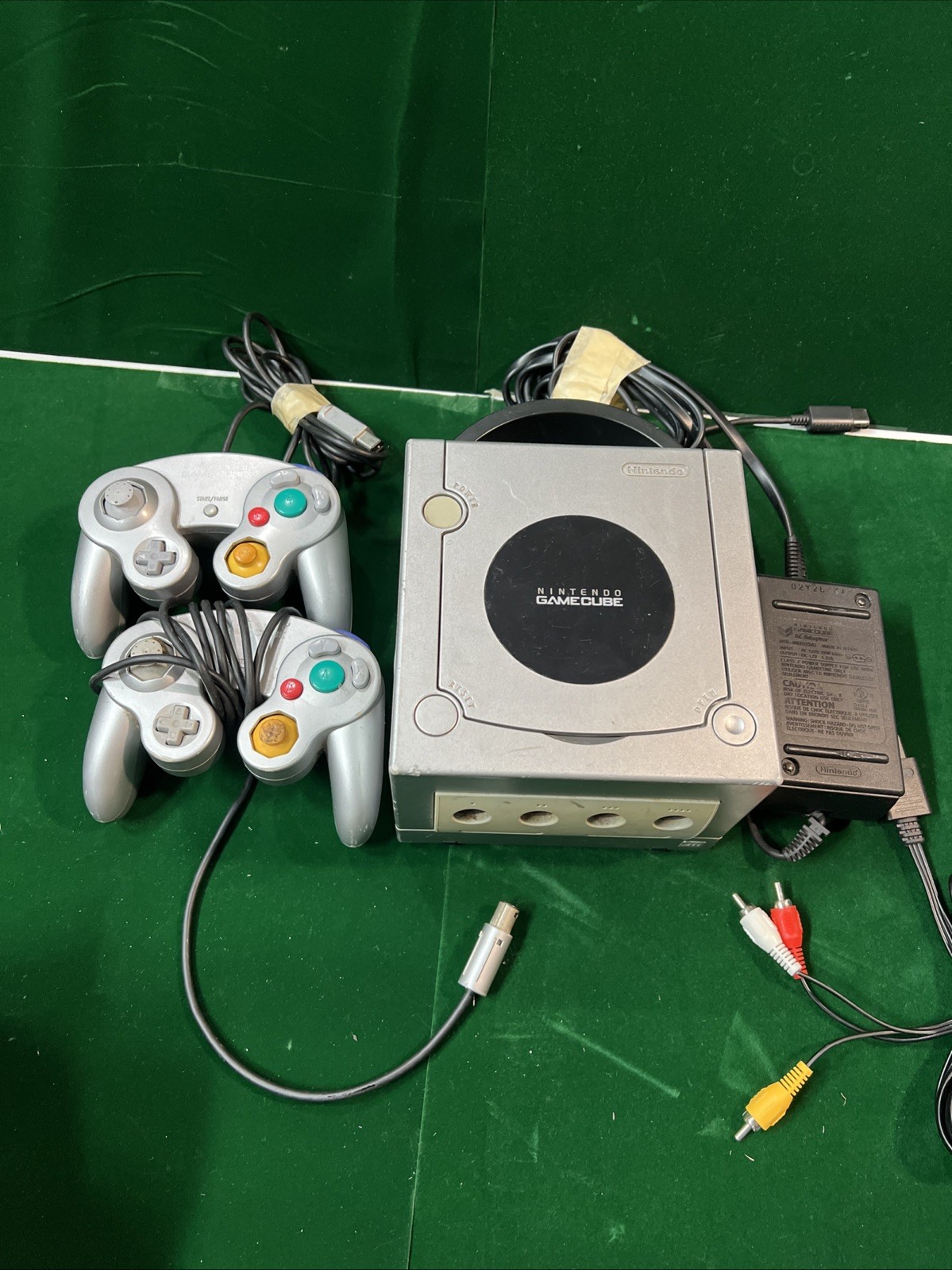 Nintendo GameCube Silver Console Bundle – 2 Controllers Charger