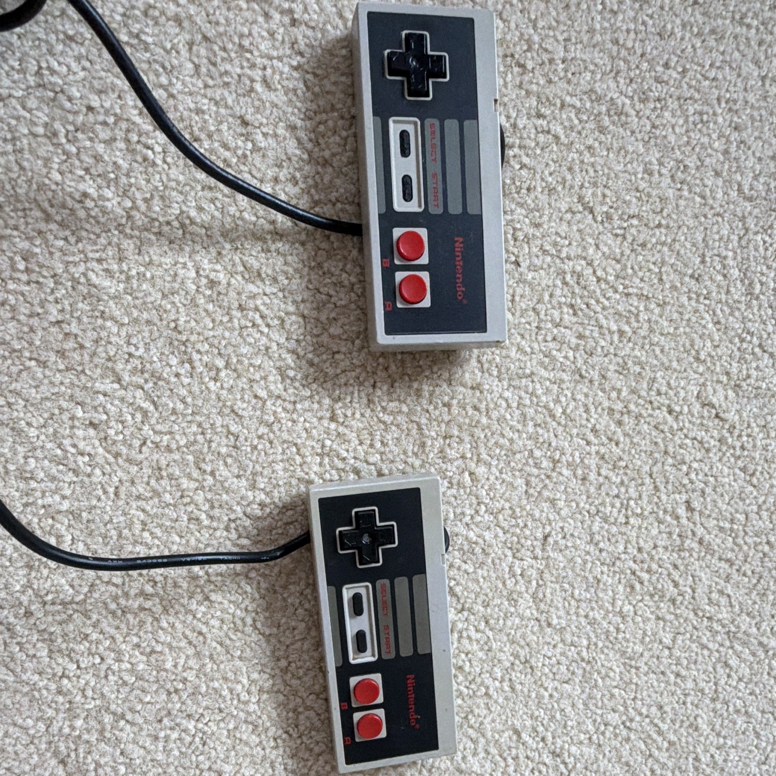 Nintendo NES Entertainment System Console Bundle 2 Controllers w/ NES advanced