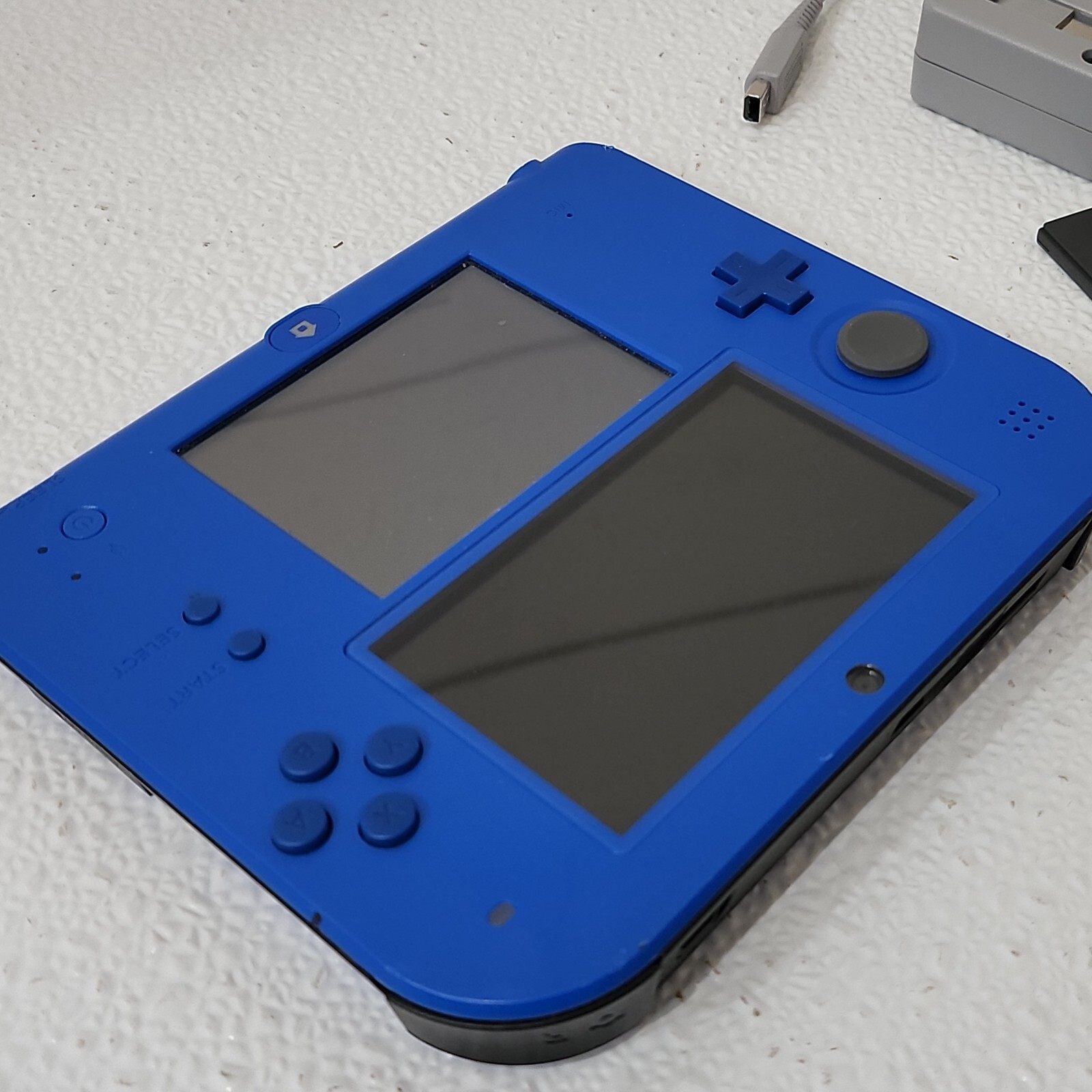 Nintendo 2DS Handheld Console Black/Blue Bundle +Charger, Stylus, 4 Games TESTED