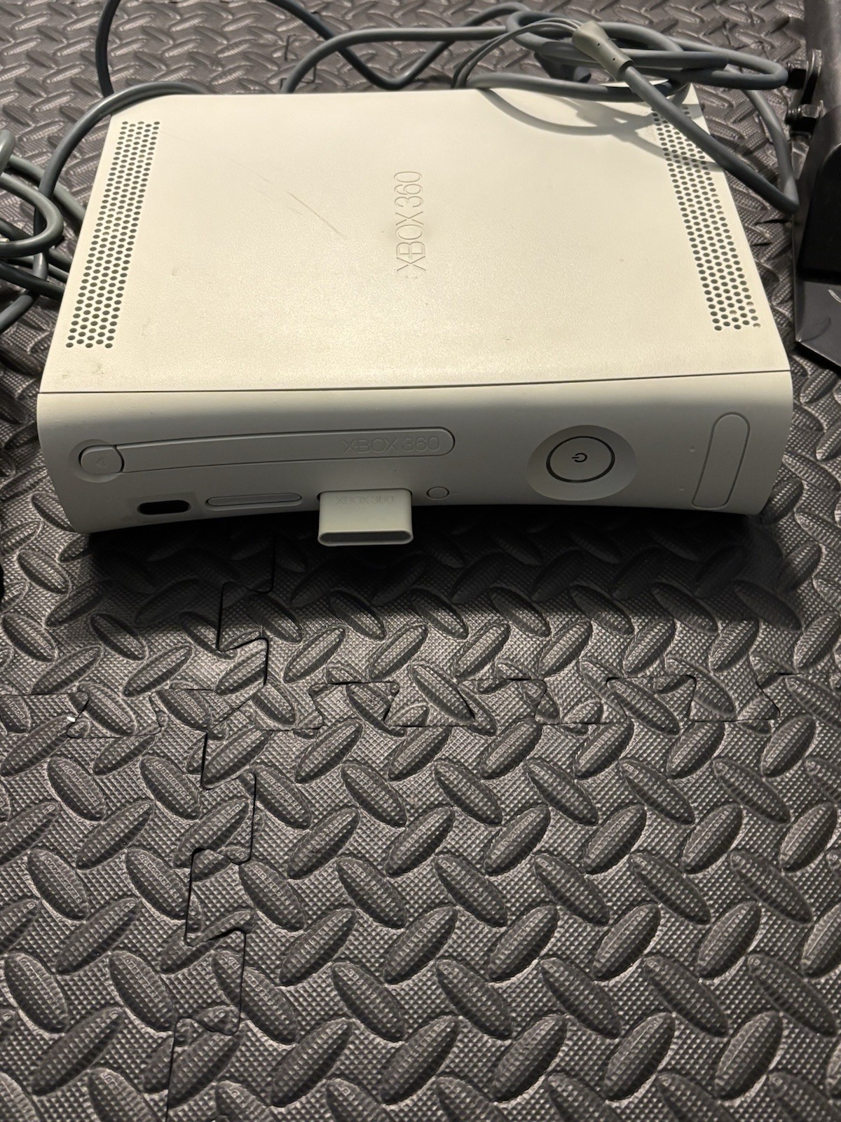 Microsoft Xbox 360 White Console w/ Power / AV Cable /Memory Card