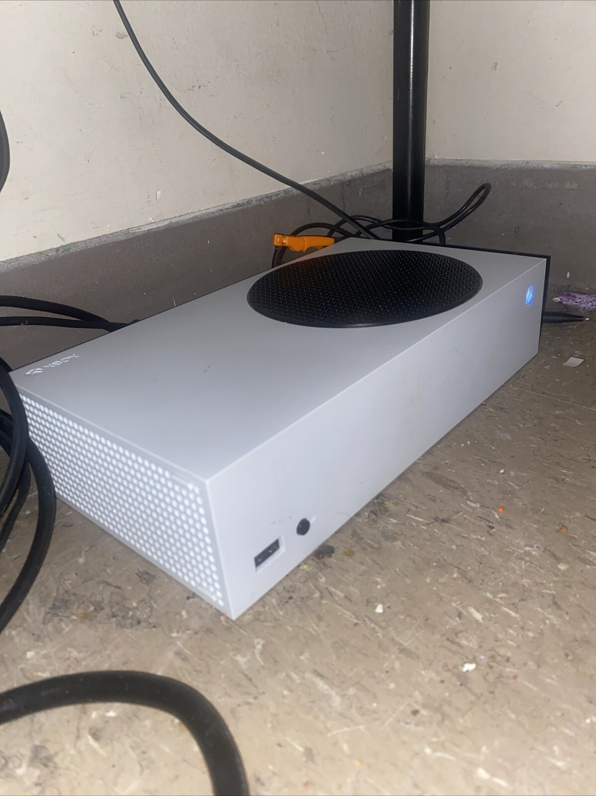 Microsoft Xbox Series S 1883 512GB Console Gaming System (Console & controller)