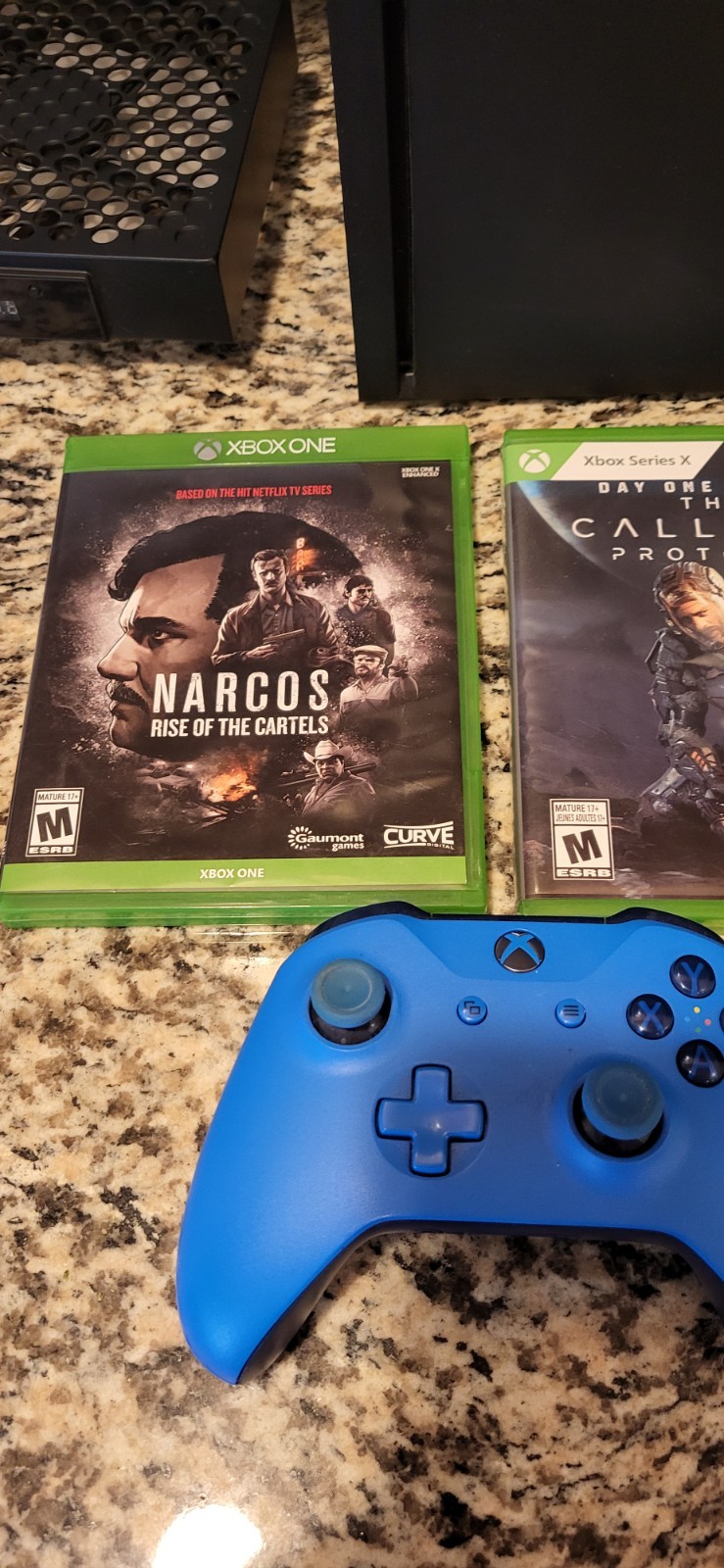 Xbox Series X 1TB Bundle- 2games + cooling fan +controller +2 recharge batteries