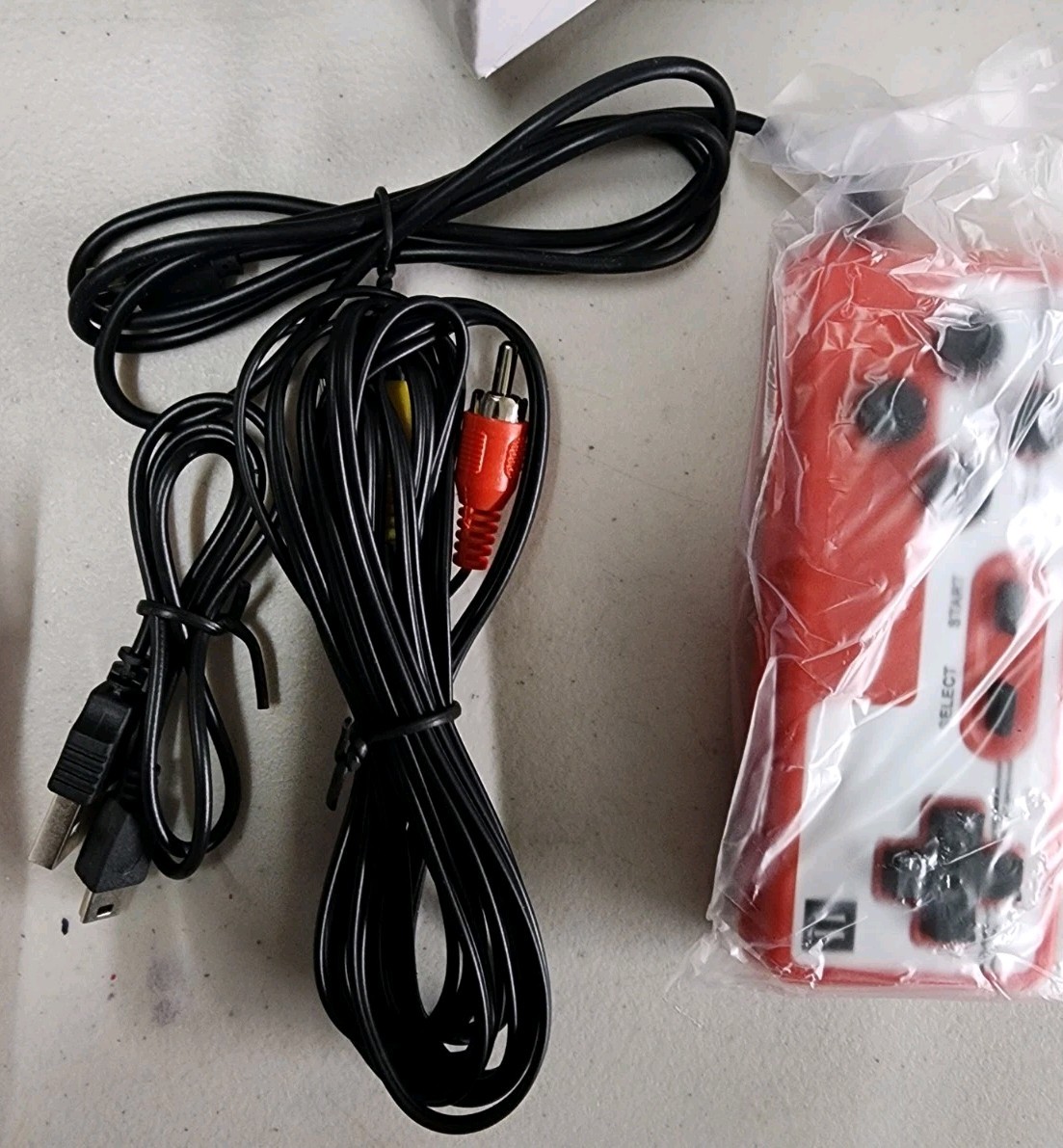 FC Game 3.0″ TFT 8-Bit Classic Handheld Console Red + Gamepad