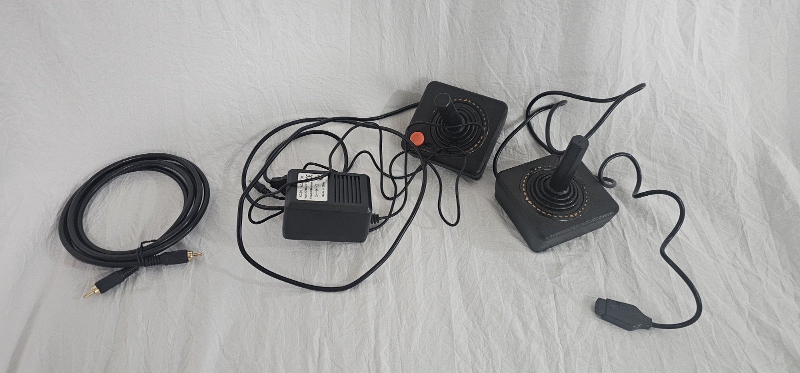 Atari 2600 Woodgrain 4-Switch Bundle – Tested – 14 Games & Original Catalogs Kit