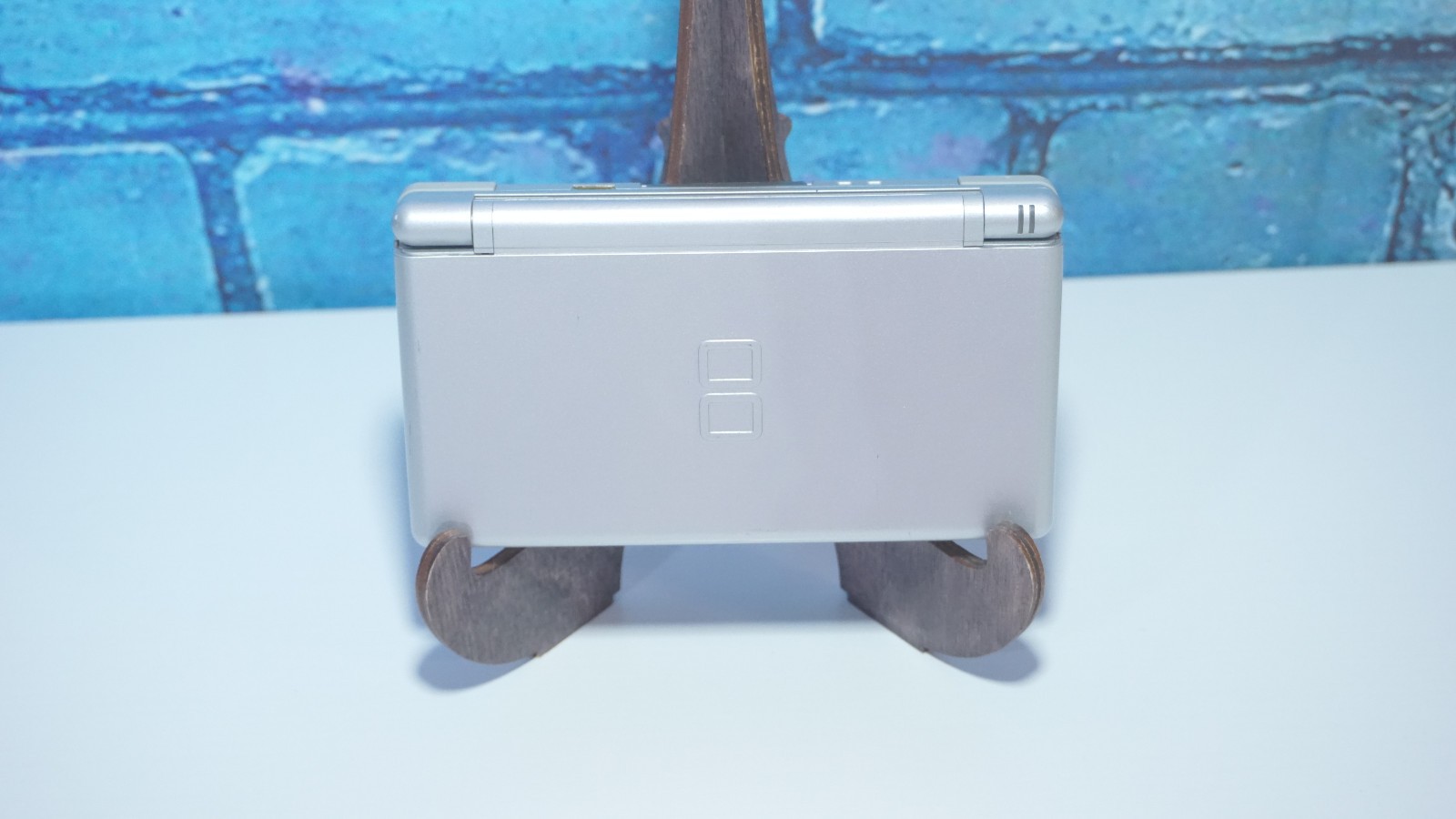 Nintendo DS Lite Launch Edition Silver Gaming System with Charger & Stylus Pen