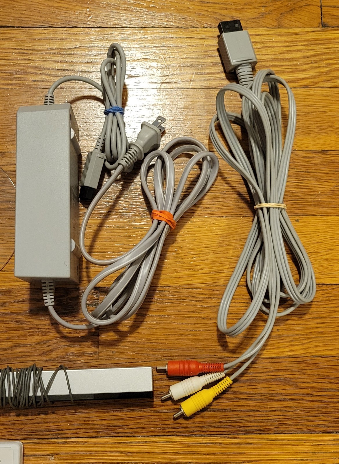 Nintendo Wii Black Console RVL-101 Bundle Cords & Sensor Bar + 2 Games TESTED