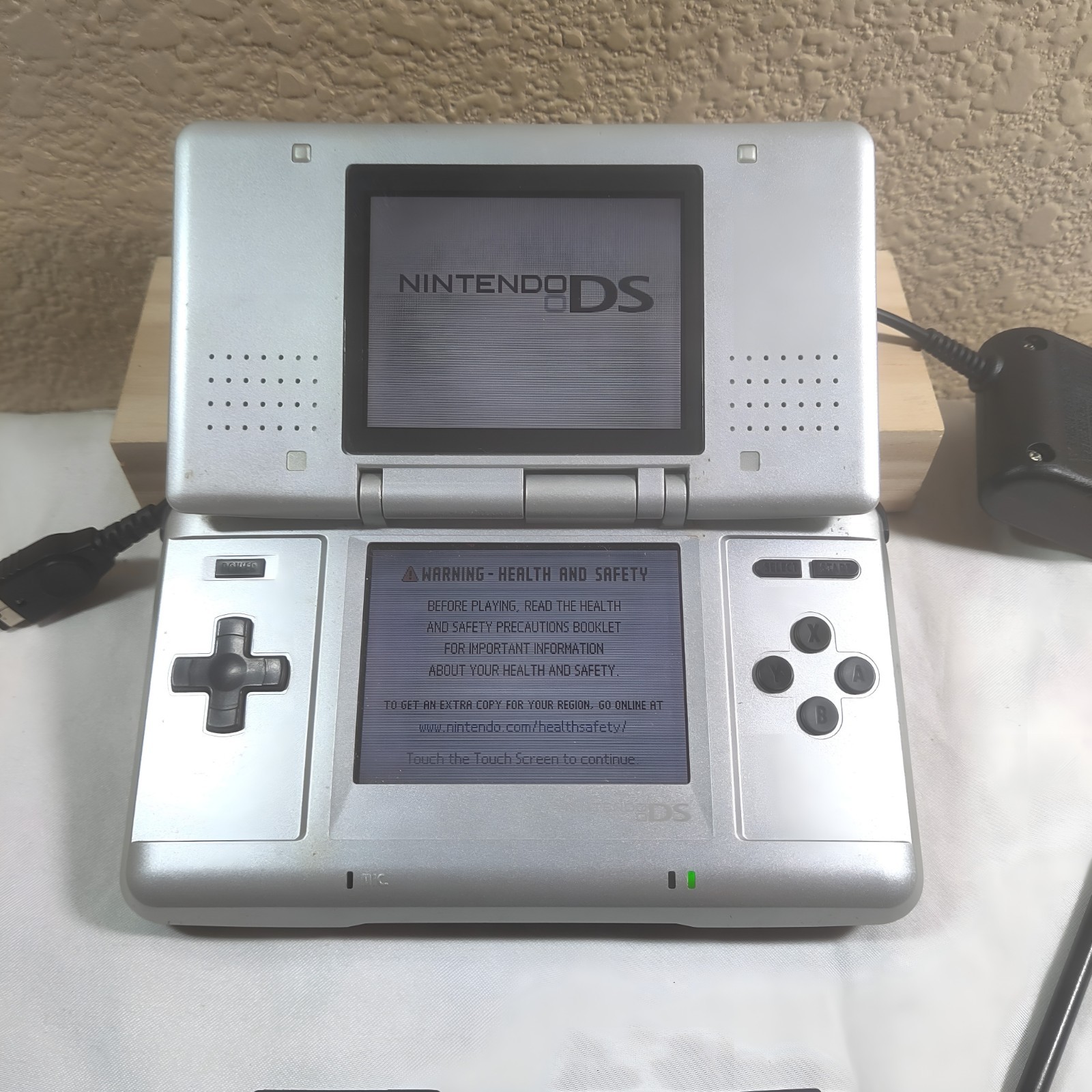 Nintendo DS Console Bundle w/ 15 Games(6 DS & 9 GBA) with Charger WORKS Great!!!