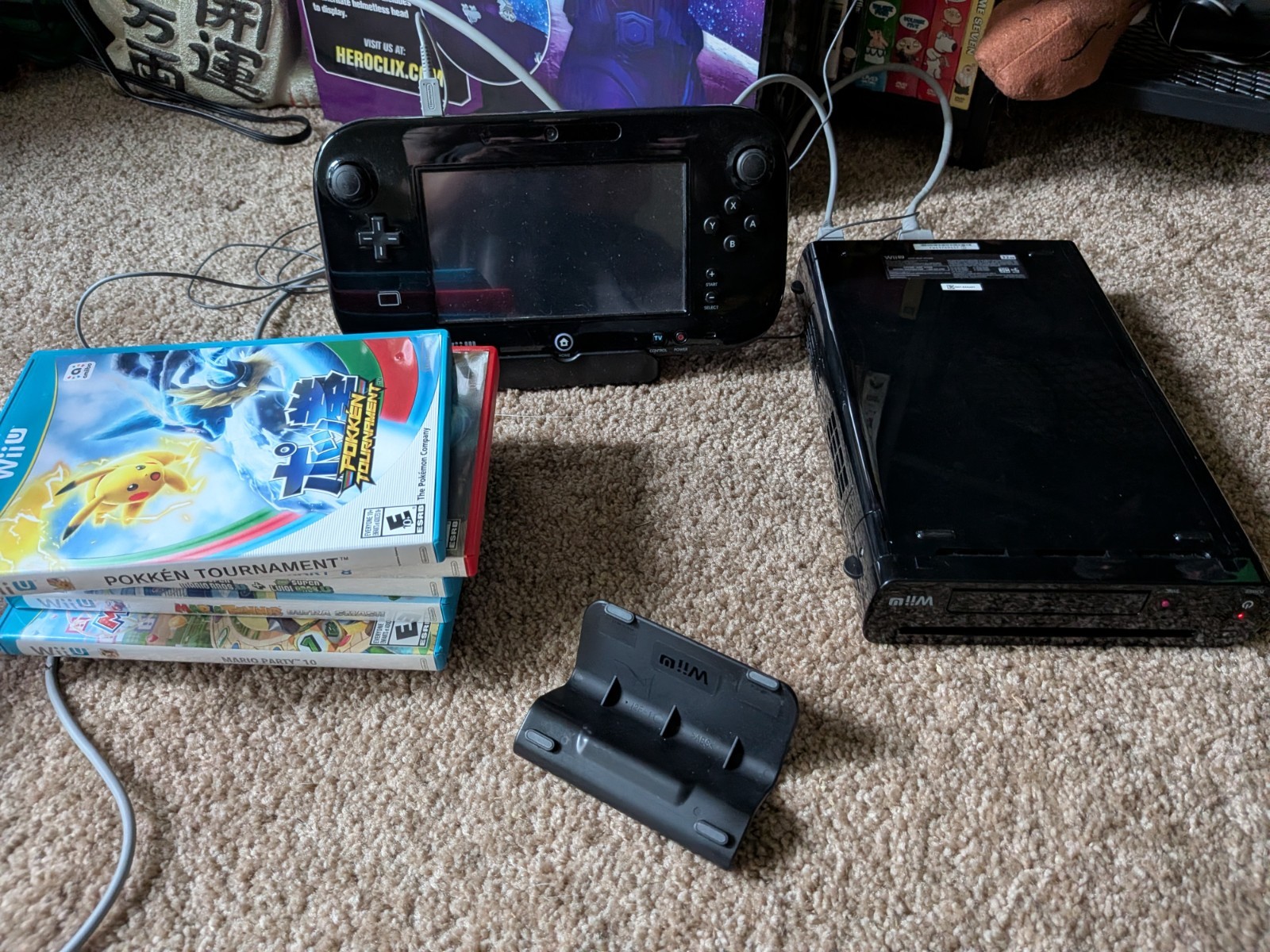 Nintendo Wii U 32 GB Deluxe Console with all cables and 6 games Bundle – no box