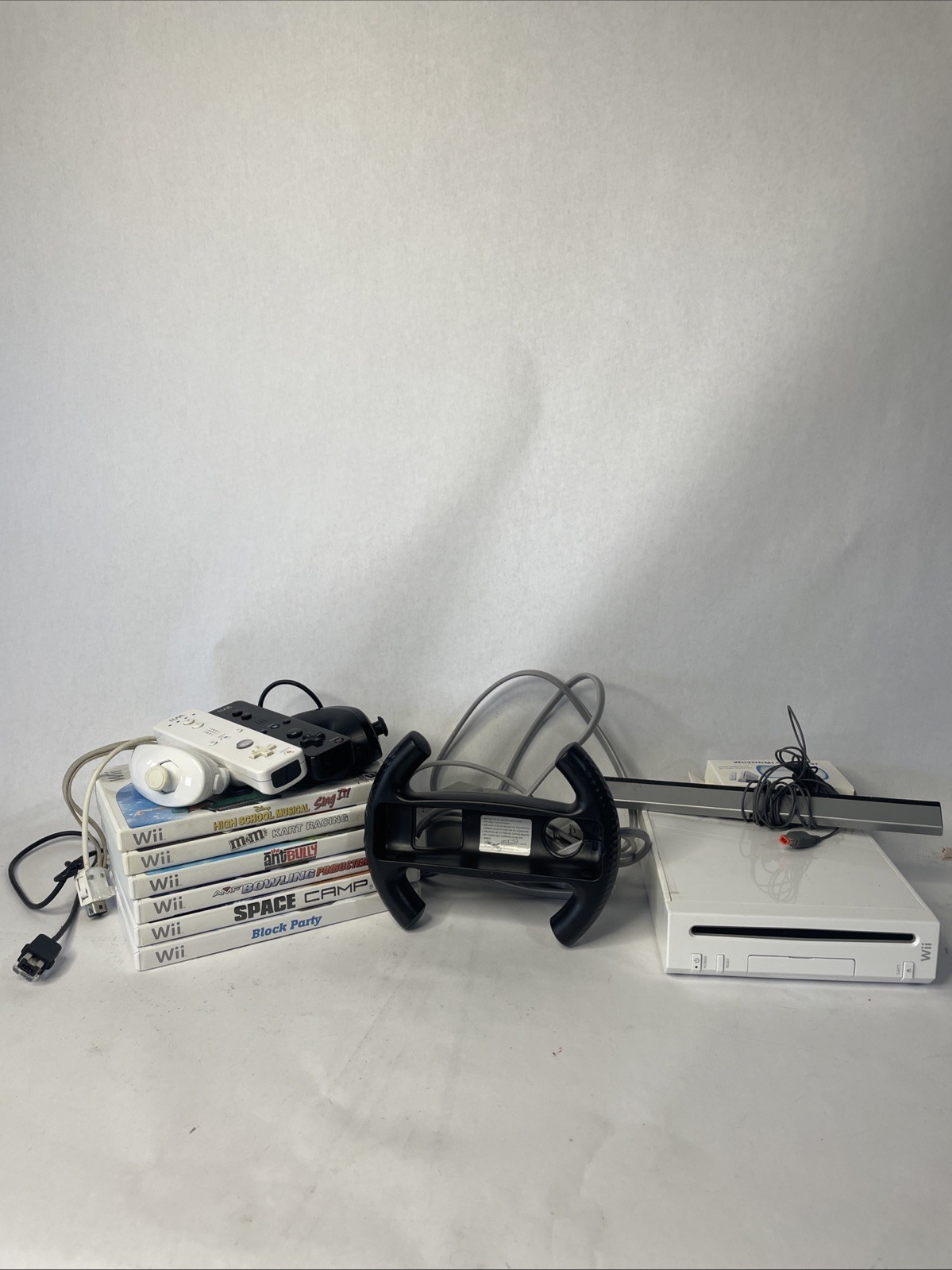 Nintendo Wii Console with 6 Games 2 Remotes 2 Nunchucks HDMI Tested Working READ
