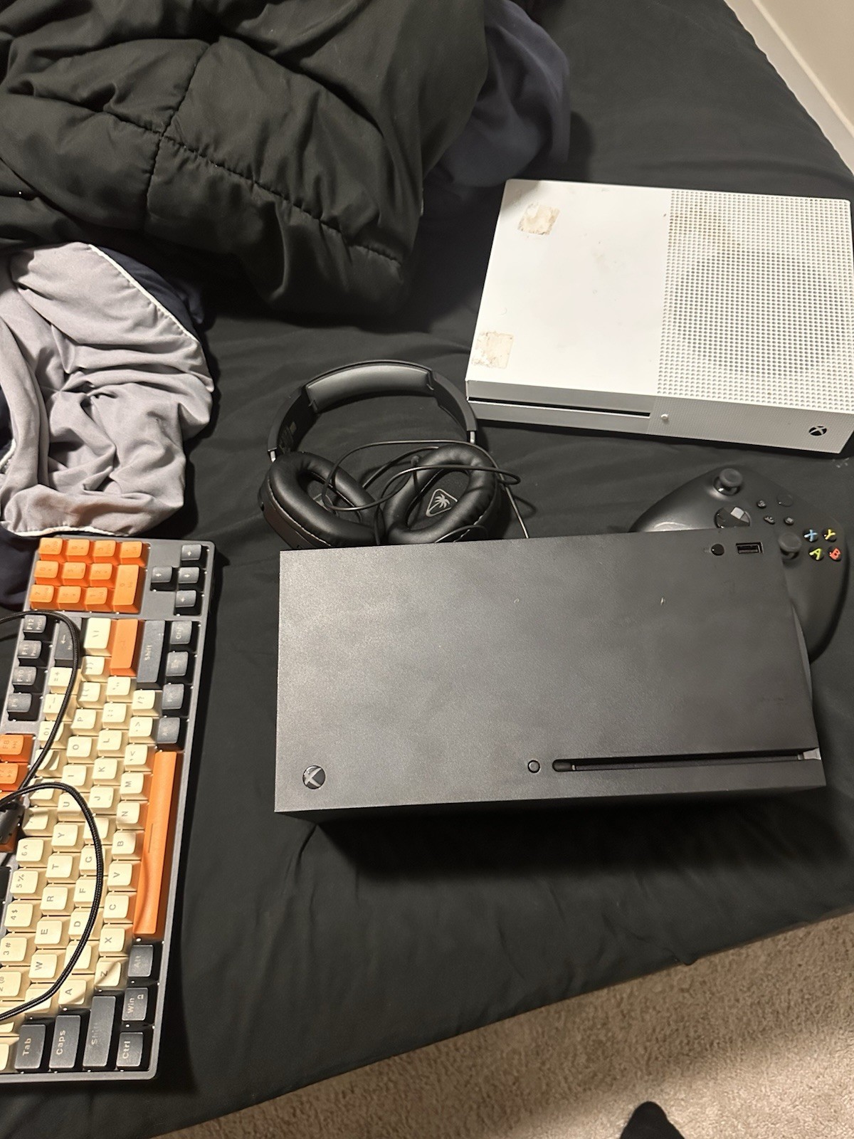 xbox shi, kayboard, mouses, cables etc. lmk headphones as well
