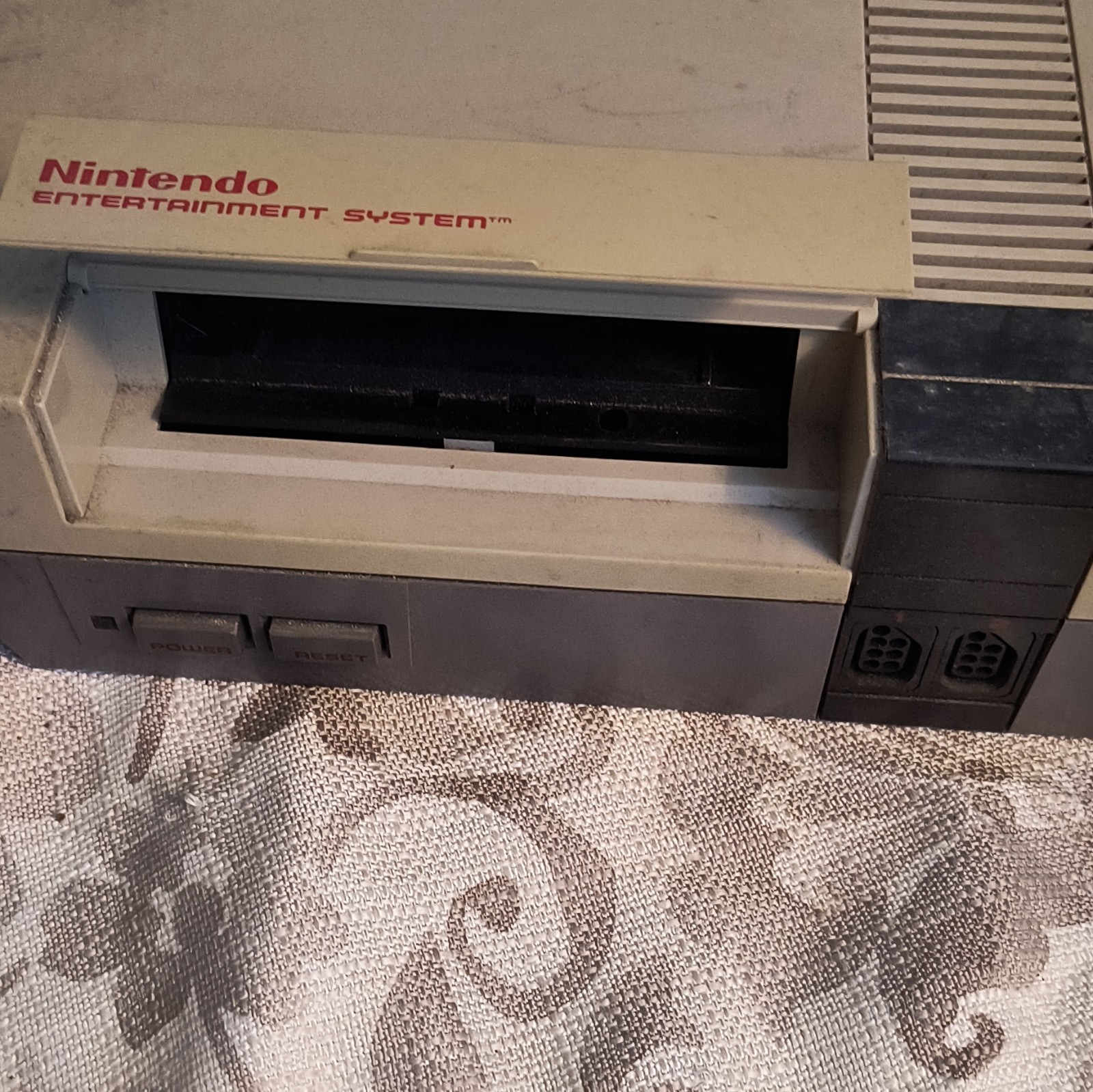 Nintendo NES-001 Entertainment System Console Gray/Beige RF NTSC-U/C 1985
