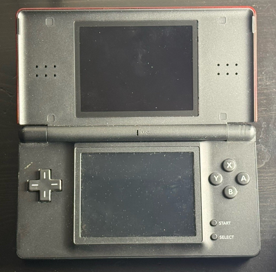 Nintendo DS Lite Handheld System Crimson Red Black Complete in Original Box CIB