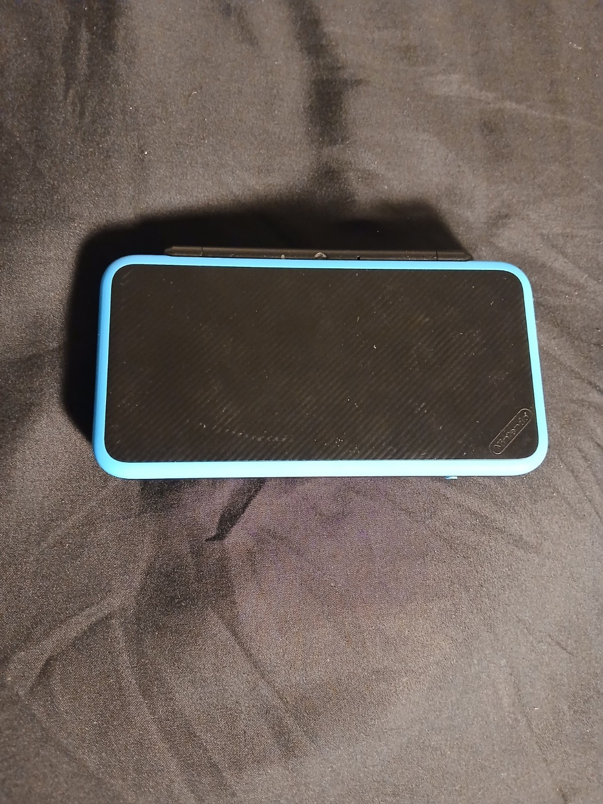 “New” Nintendo 2DS XL Console – Black/Blue US Region + metal gear solid 3d game