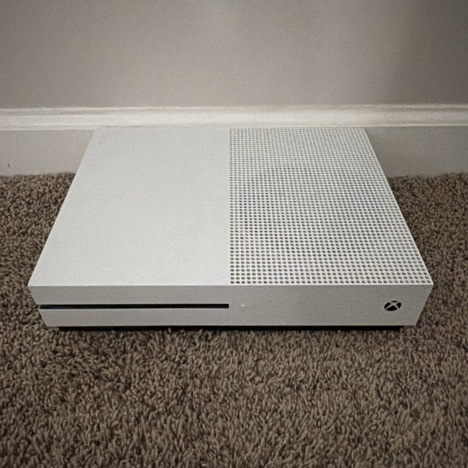 Xbox One S 1TB White Console Bundle with 1 Game and Controller OEM