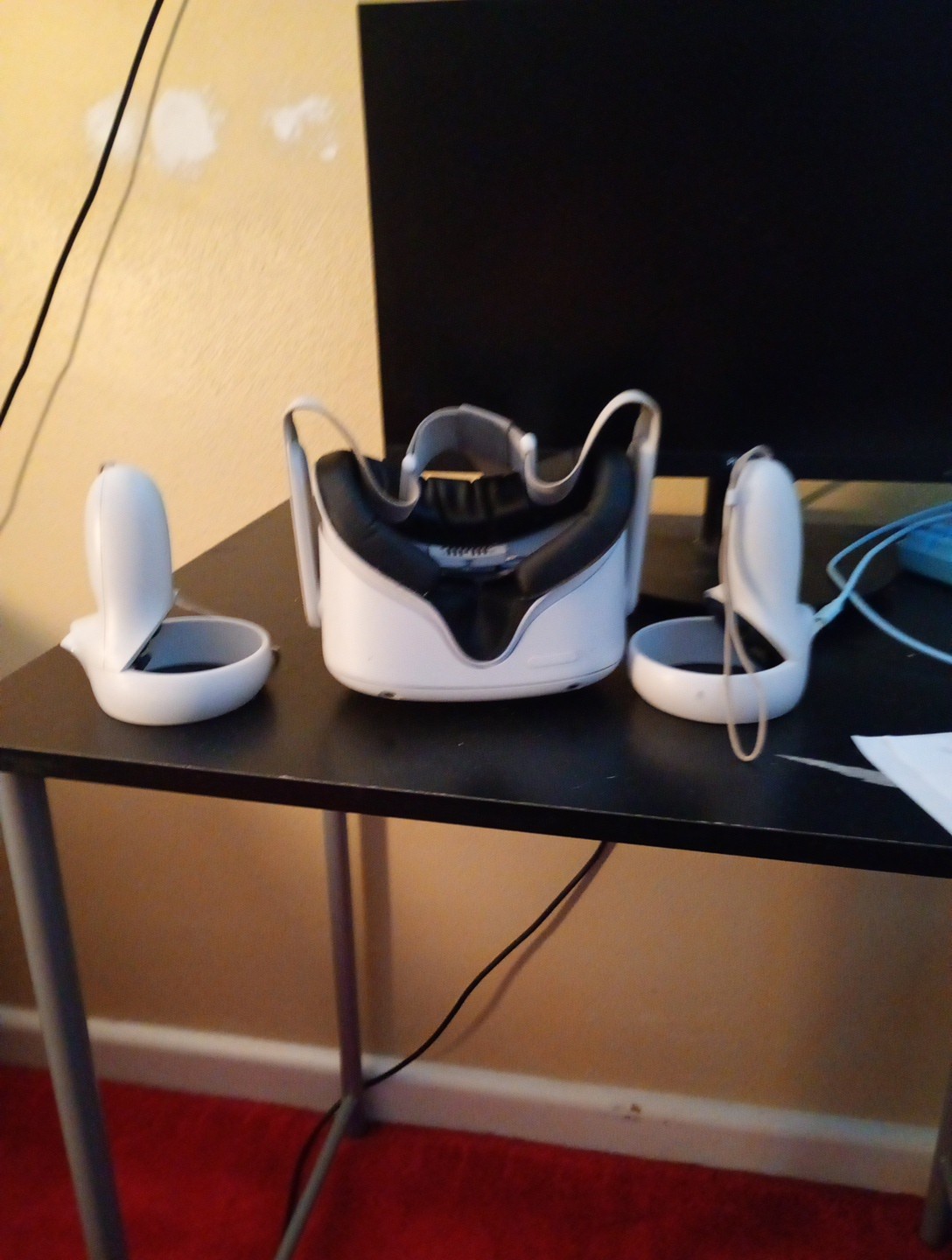 Meta Quest 2 Virtual Reality Headset 128GB with Touch Controllers White Used