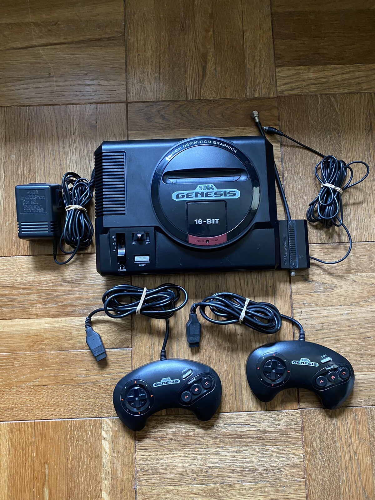 Original Sega Genesis 16 Bit System Model: 1601 Console With 2 controllers
