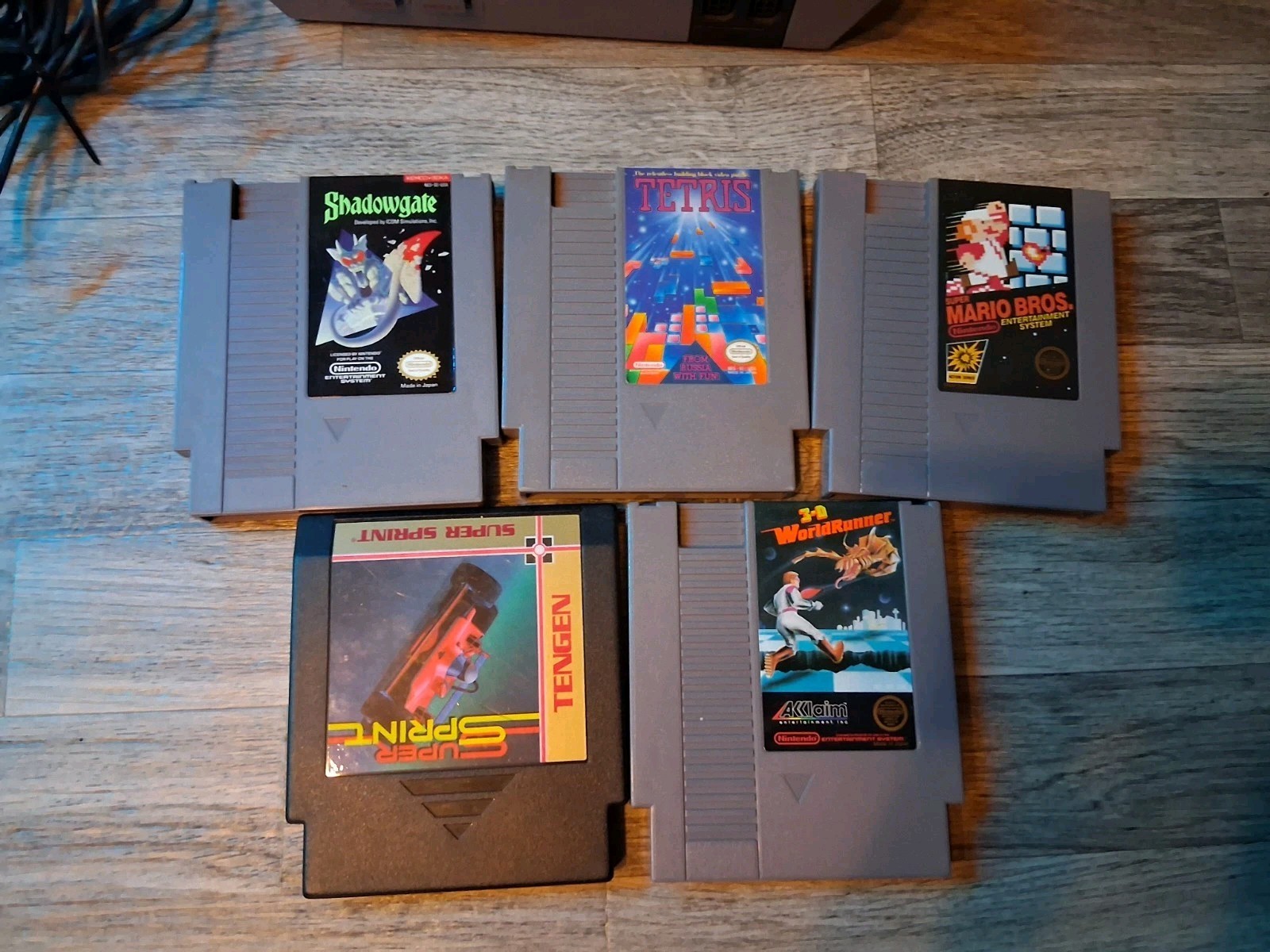 Nintendo NES Console Bundle Tested With Games + Zapper No Yellowing Works Great