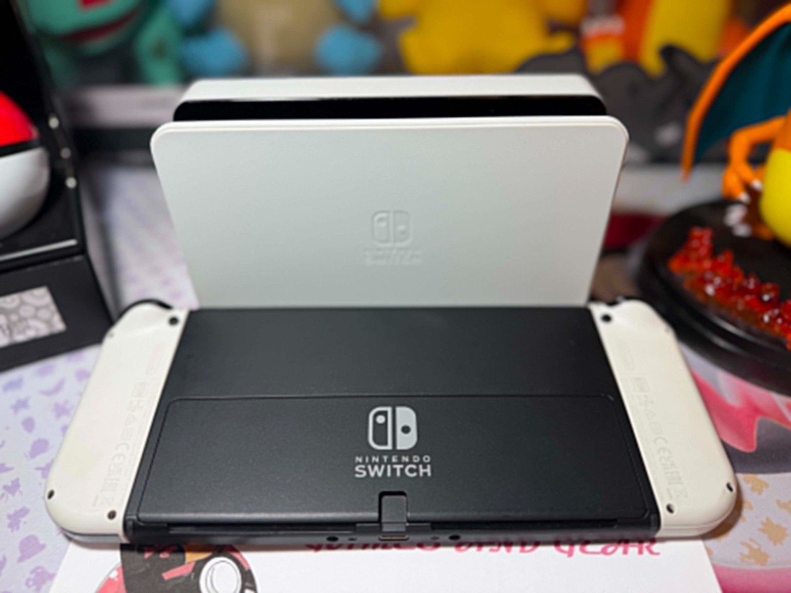 Nintendo Switch OLED Handheld Console – 64GB – SCREEN Very Nice Shape