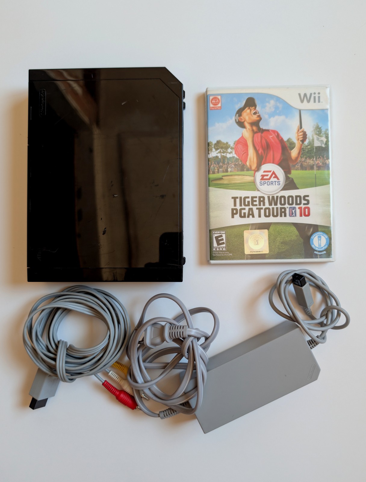 Nintendo Wii RVL-001 Black w/ cords & Tiger Woods PGA Tour 10
