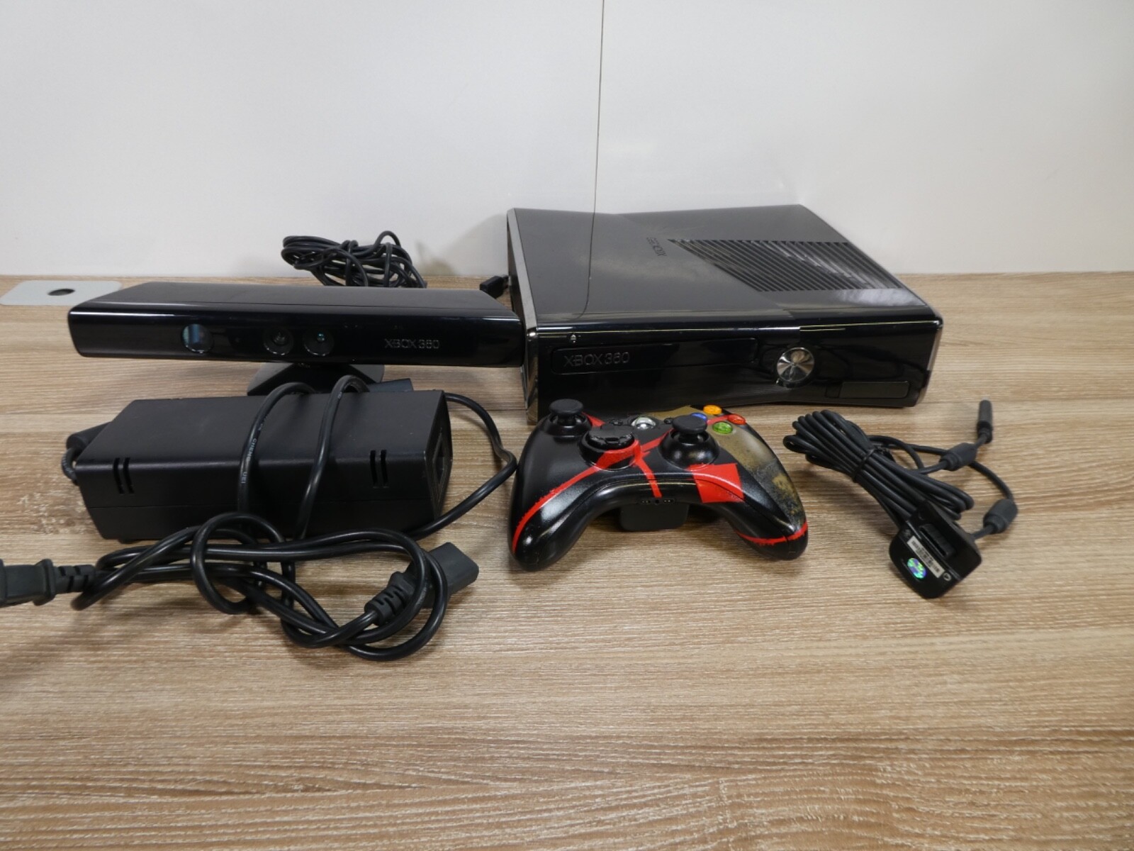 Microsoft Xbox 360 250GB Glossy Black Console Model 1439 Accessory Bundle TESTED