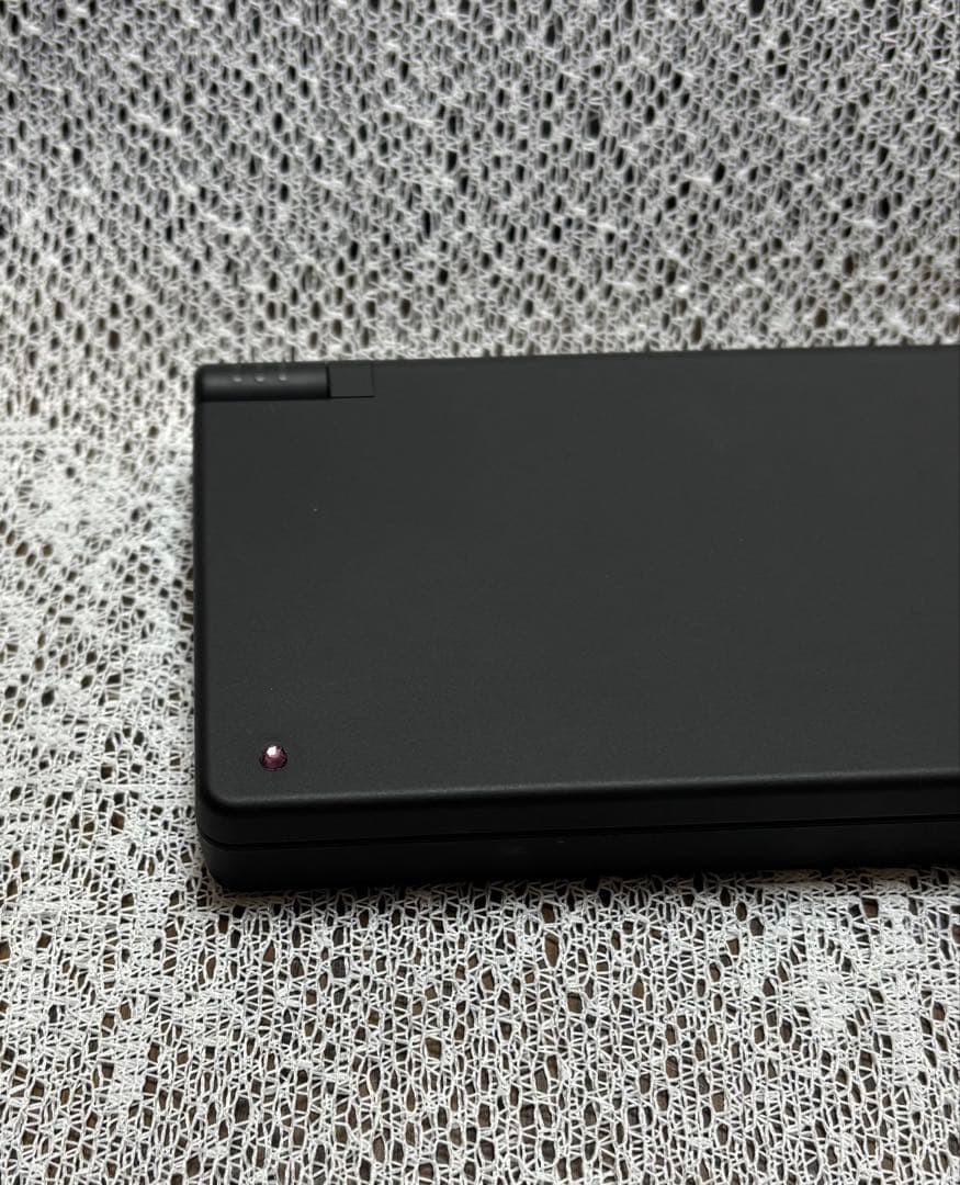 Nintendo DSi Console Matte Black (with Glossy Red Case)