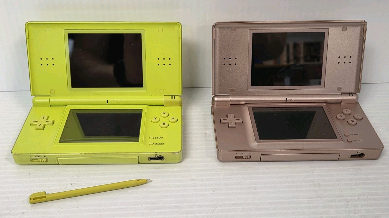 READ!!! – Nintendo DS Lite (USG-001) Green & Metallic Pink -Lot Of 2 – Both Work