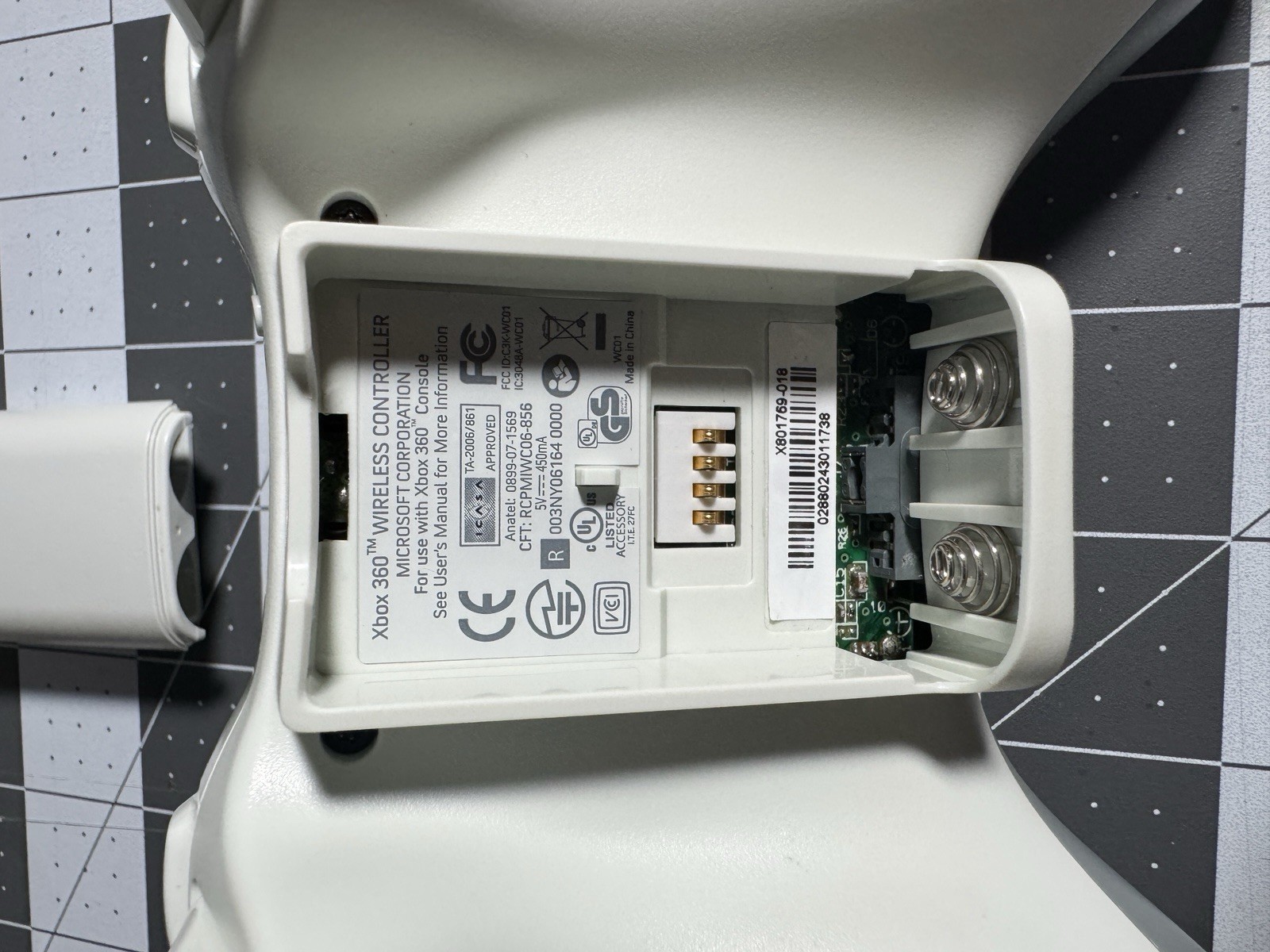 Microsoft Xbox 360 Pro Bundle 60GB White Console w/ 2 Controllers and 23 games